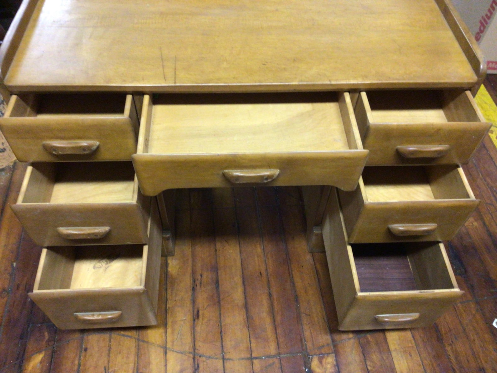 Wooden Desk With Seven Drawers, 42 x 20 Inches - 2