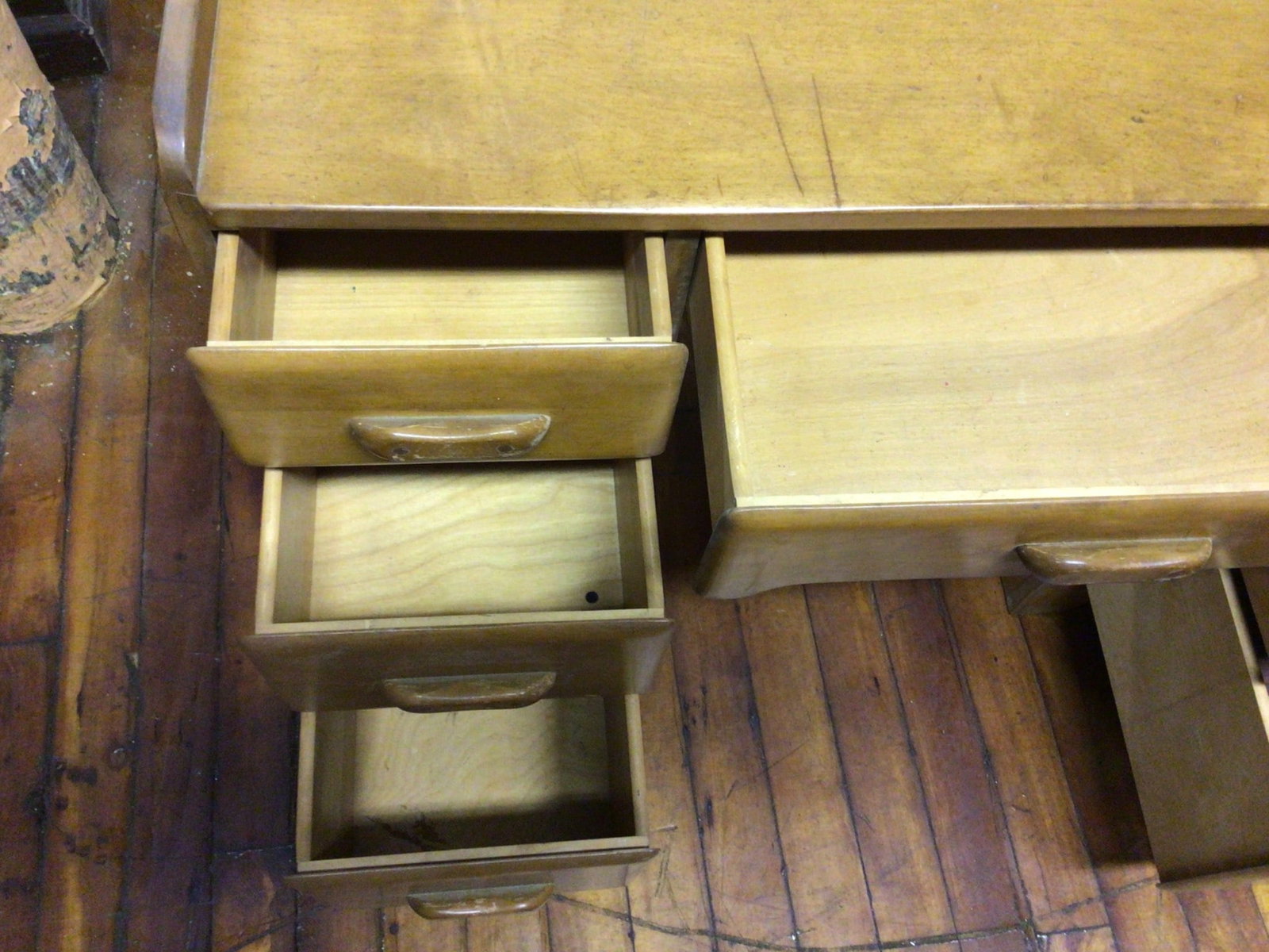 Wooden Desk With Seven Drawers, 42 x 20 Inches - 3