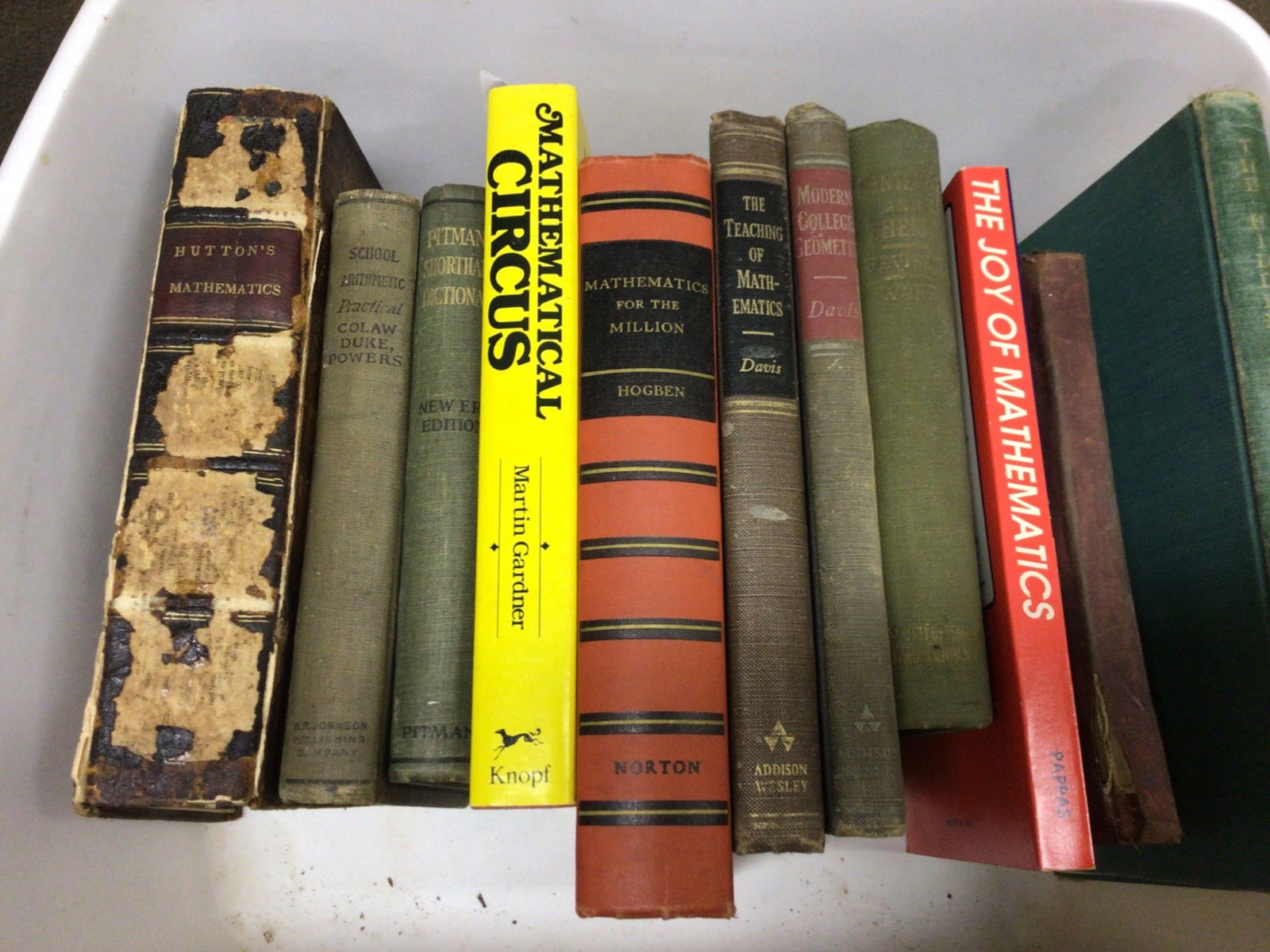 Mathematics and Educational Books Including Martin Gardner and Others: This lot includes a collection of mathematics and educational books. Titles include 'Mathematical Circus' by Martin Gardner, 'Mathematics for the Million' by Hogben, 'The Joy of Mathematics,' and