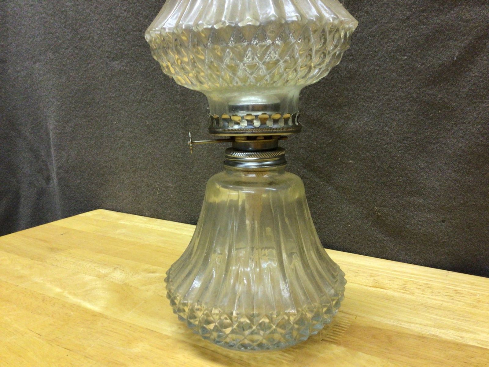 Glass Oil Lamp With Ribbed and Diamond Pattern Details - 3
