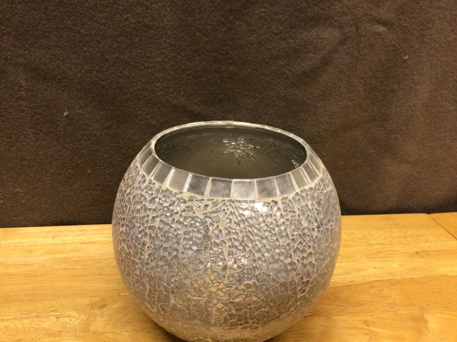 Glass Vase With Mosaic Finish and Decorative Interior Pattern: This rounded glass vase features a mosaic finish on the exterior and a decorative snowflake-like pattern on the inner wall. The vase measures approximately 6 inches in height and has a diameter of aro