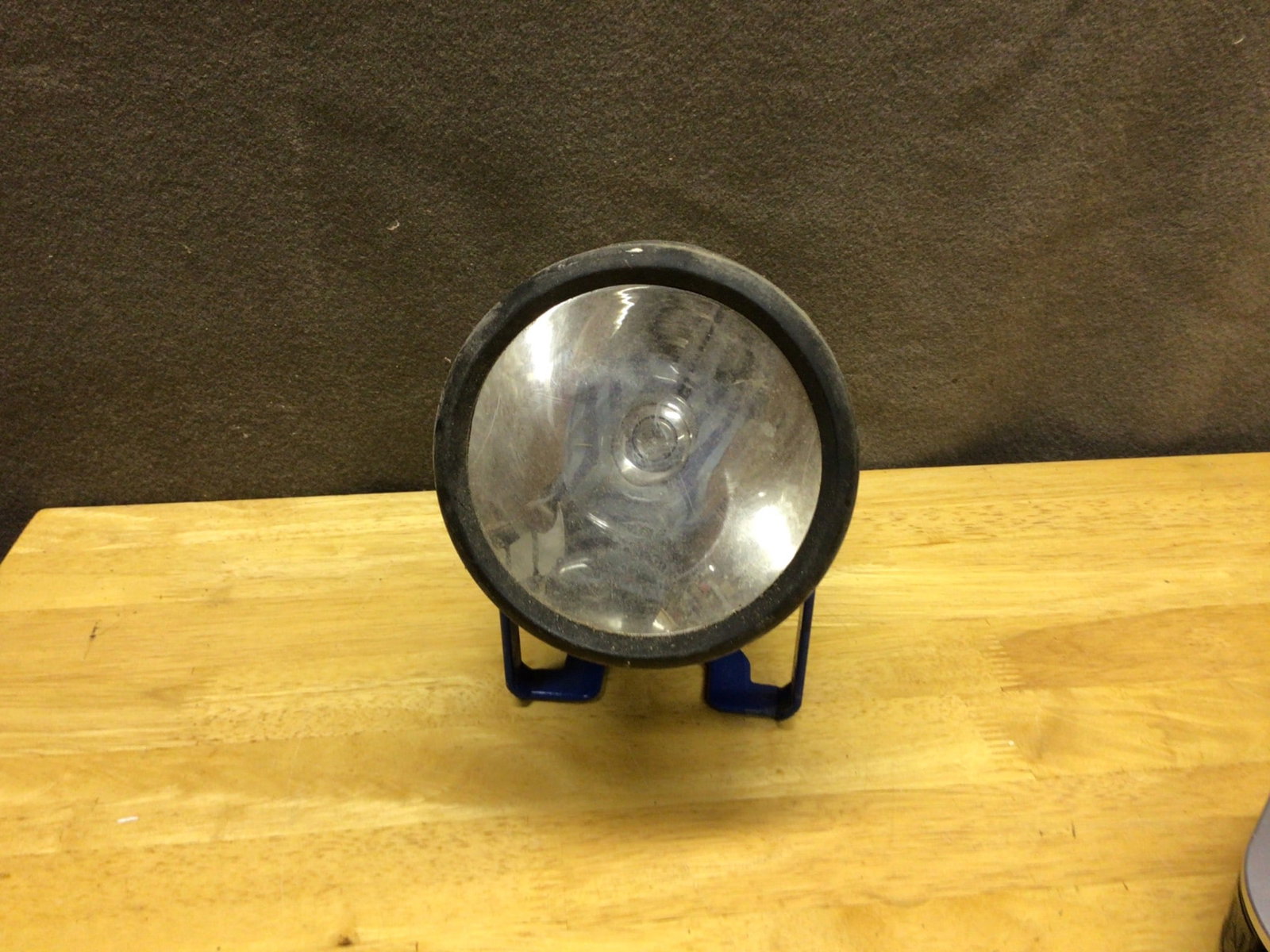 Streamlight 45107 Vulcan Rechargeable Light with Adjustable Stand: This item is a Streamlight 45107 Vulcan rechargeable flashlight featuring a black rubber housing and yellow gasket. It includes a blue adjustable stand and a handle for easy portability. The light is 