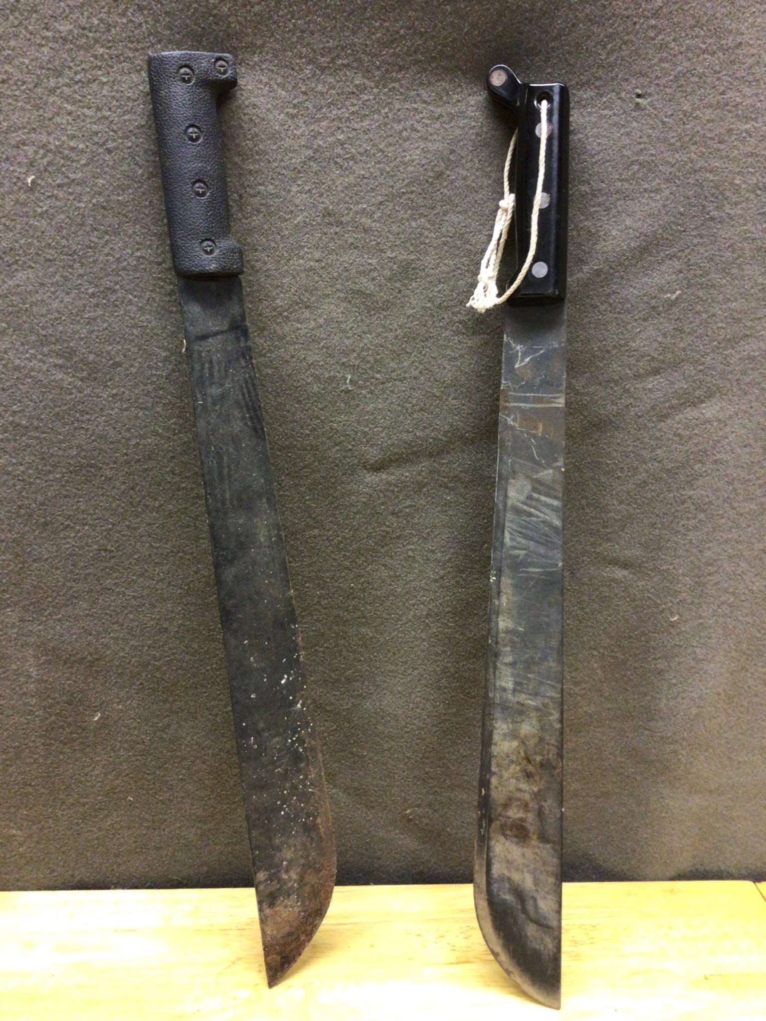 Two Machetes with Black Handles and Metal Blades - 4
