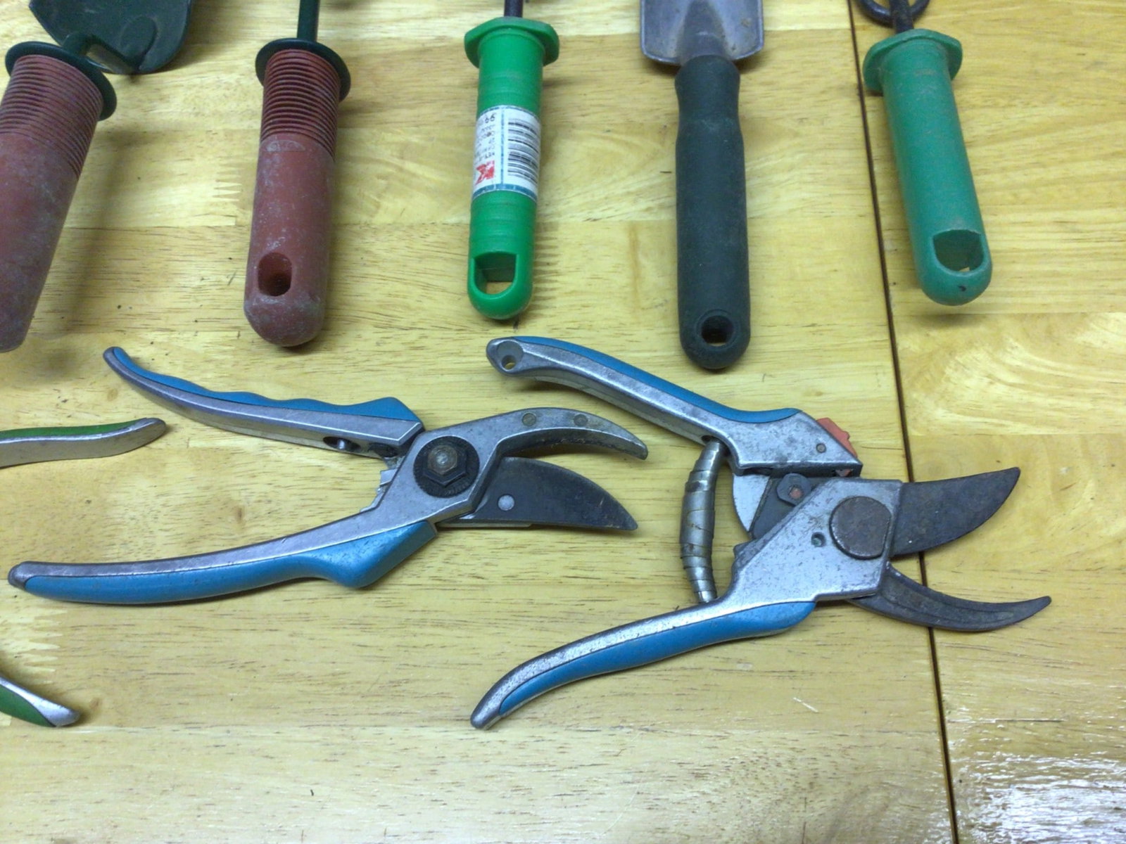 10 Garden Hand Tools Including Pruners, Trowels, and Hand Forks - 6