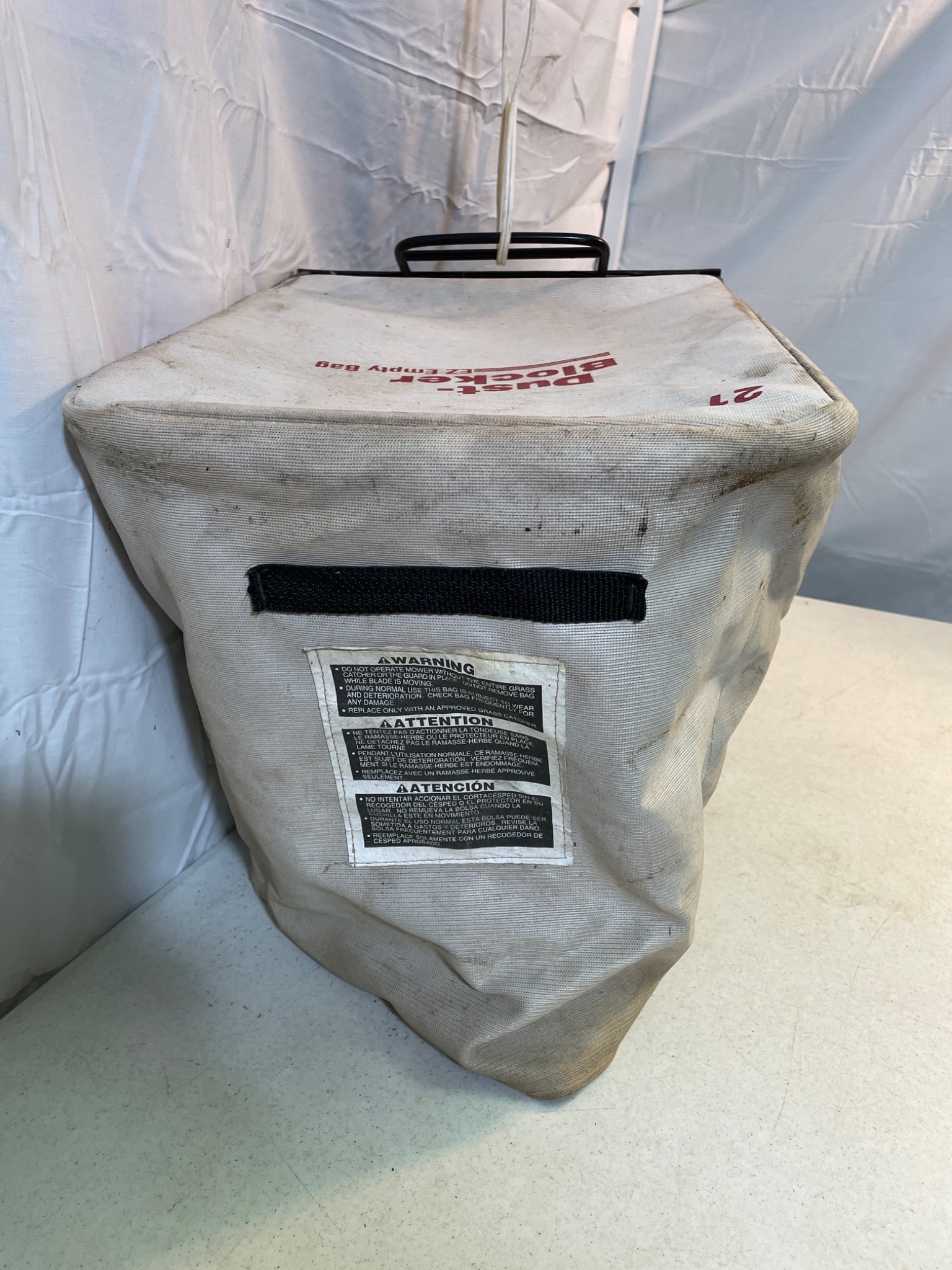 Craftsman 21-Inch Dust Blocker EZ Empty Grass Bag with Frame - 2