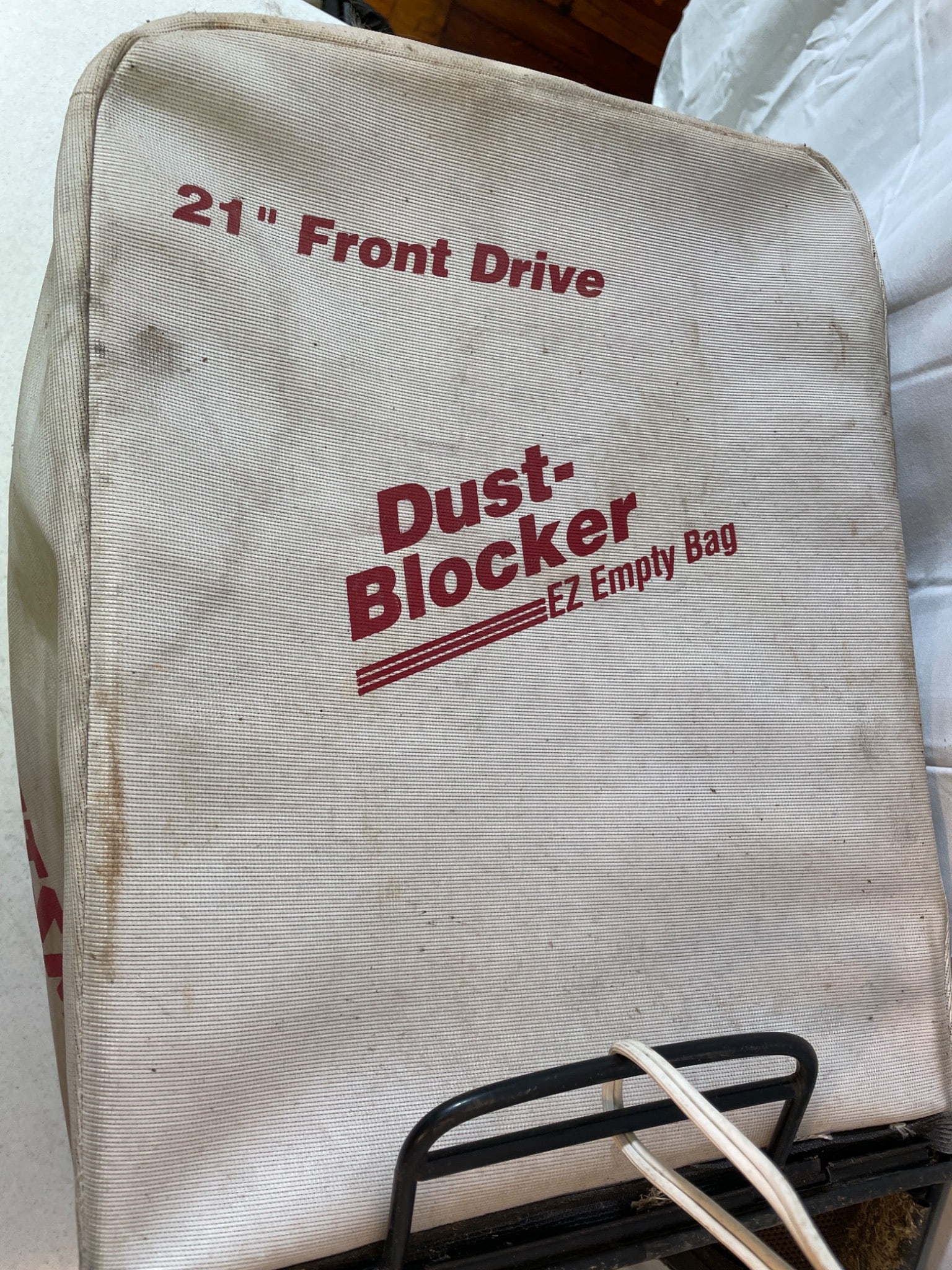 Craftsman 21-Inch Dust Blocker EZ Empty Grass Bag with Frame - 3