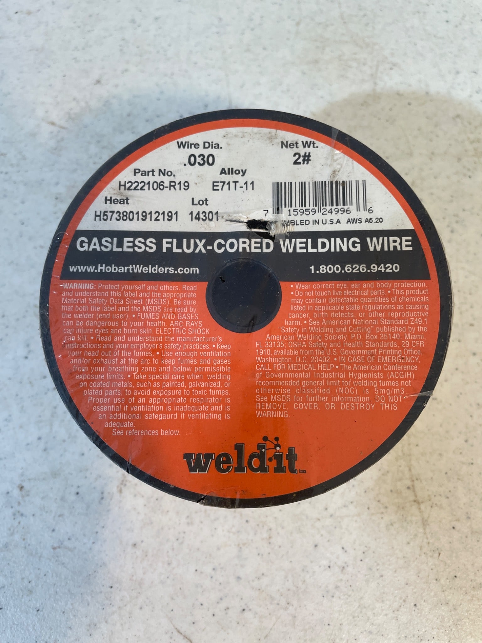 Weld-It Gasless Flux-Cored Welding Wire E71T-11, 0.030 Inch, 2 lb Spool: This is a 2 lb spool of Weld-It Gasless Flux-Cored Welding Wire. The wire has a diameter of 0.030 inches and conforms to AWS Class E71T-11. The product number is H222106-R19, Heat No. H573801912191,