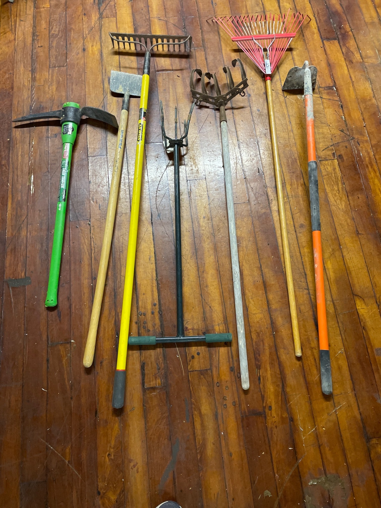 8 Garden and Farming Tools with Mixed Uses and Handles (1 of 2)