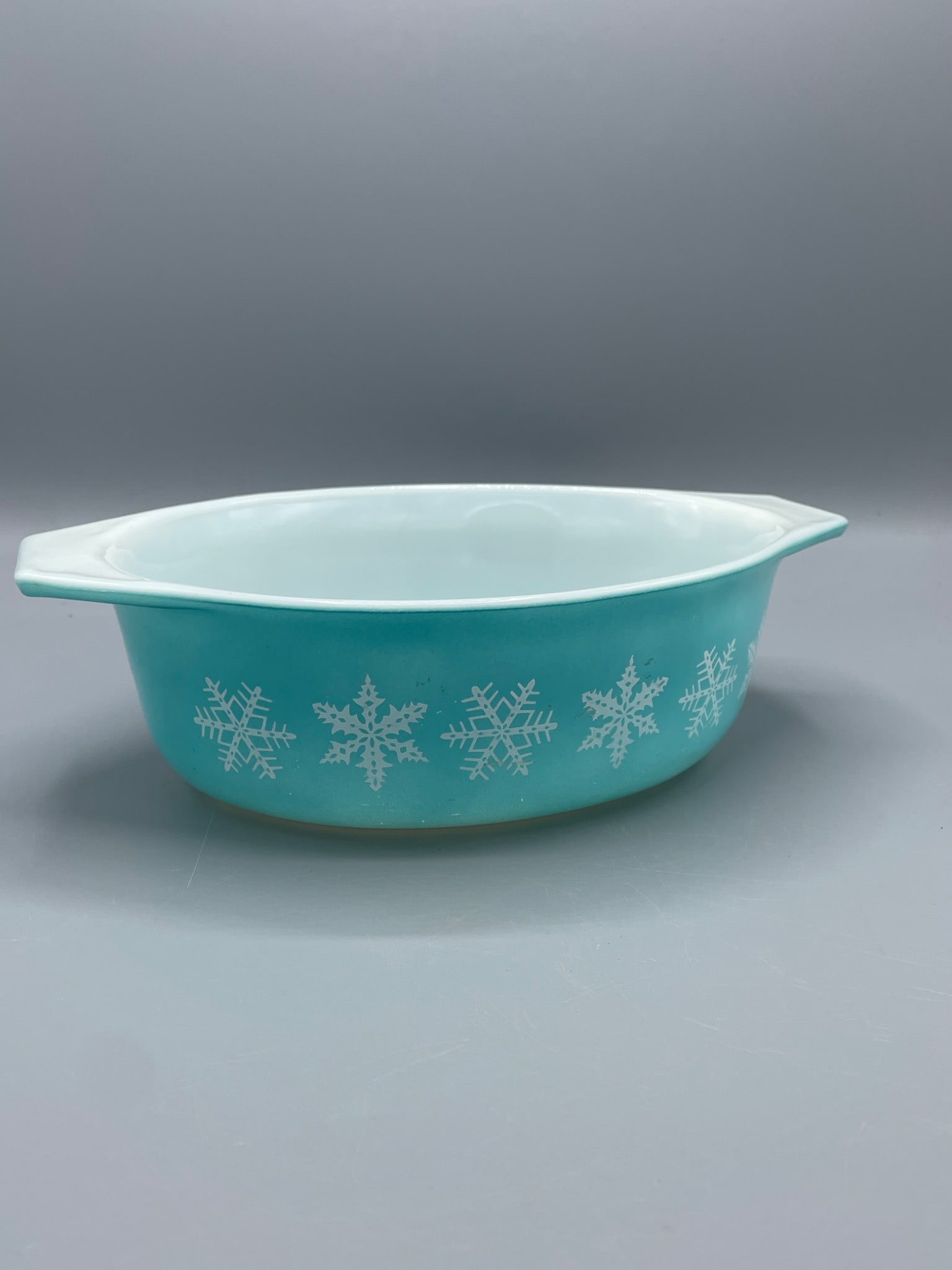 Pyrex 043 1 1/2 QT Snowflake Garland Oval Casserole Dish - 2