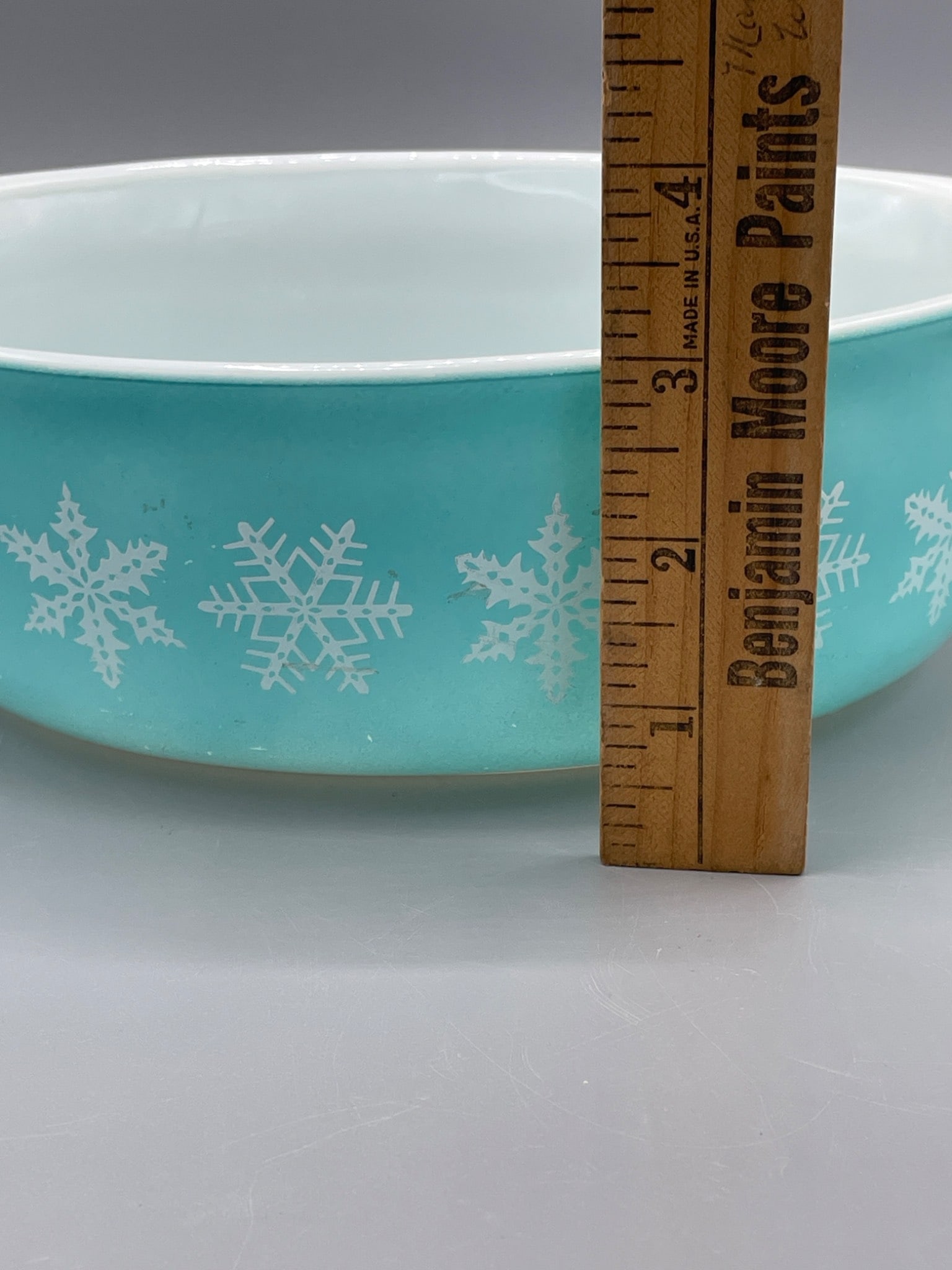 Pyrex 043 1 1/2 QT Snowflake Garland Oval Casserole Dish - 6