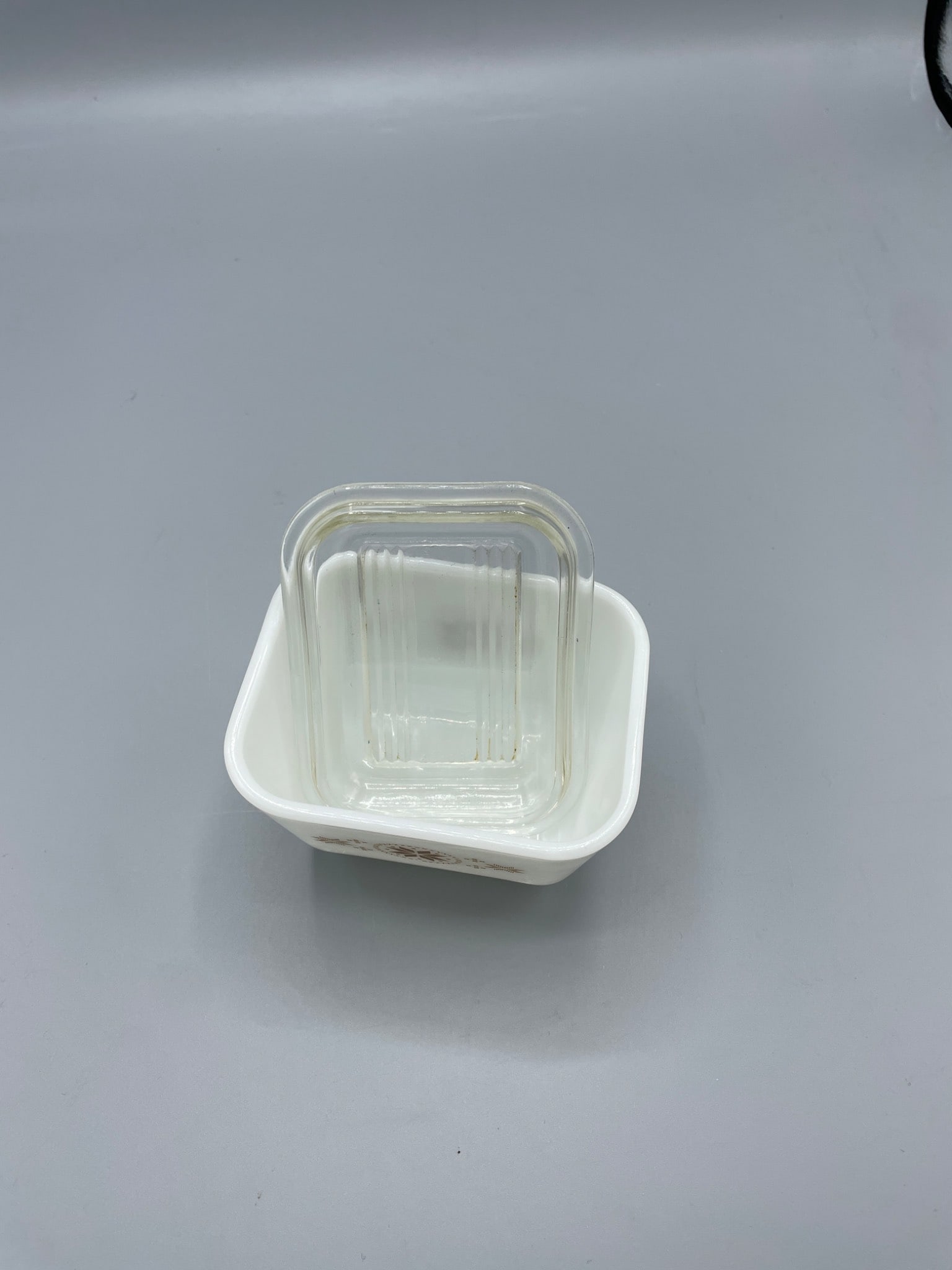 Pyrex 501-B 1 1/2 Cup Dish With Lid, Snowflake Design - 2