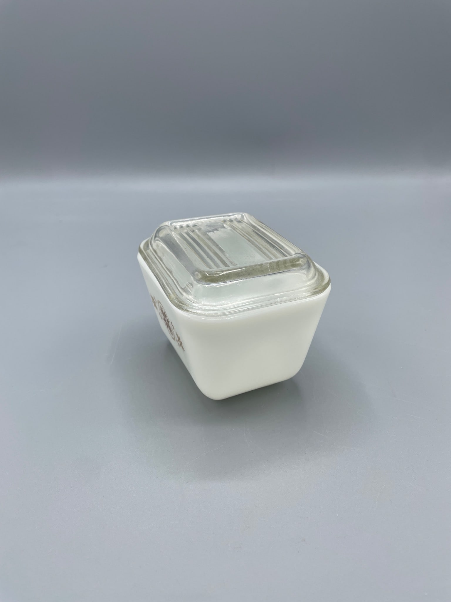 Pyrex 501-B 1 1/2 Cup Dish With Lid, Snowflake Design - 3