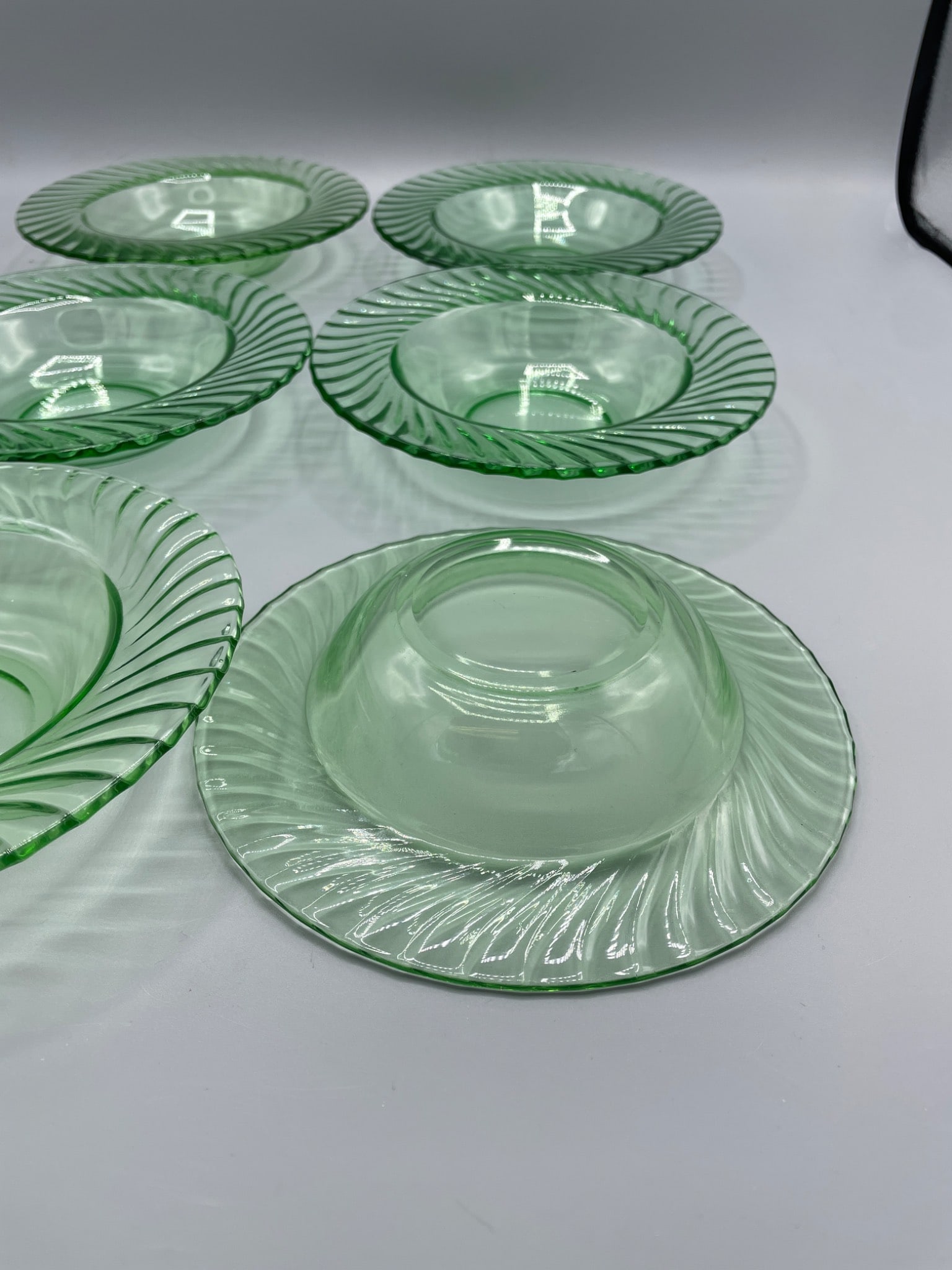 12 Pyrex Green Depression Glass Plates with Swirl Pattern - 2