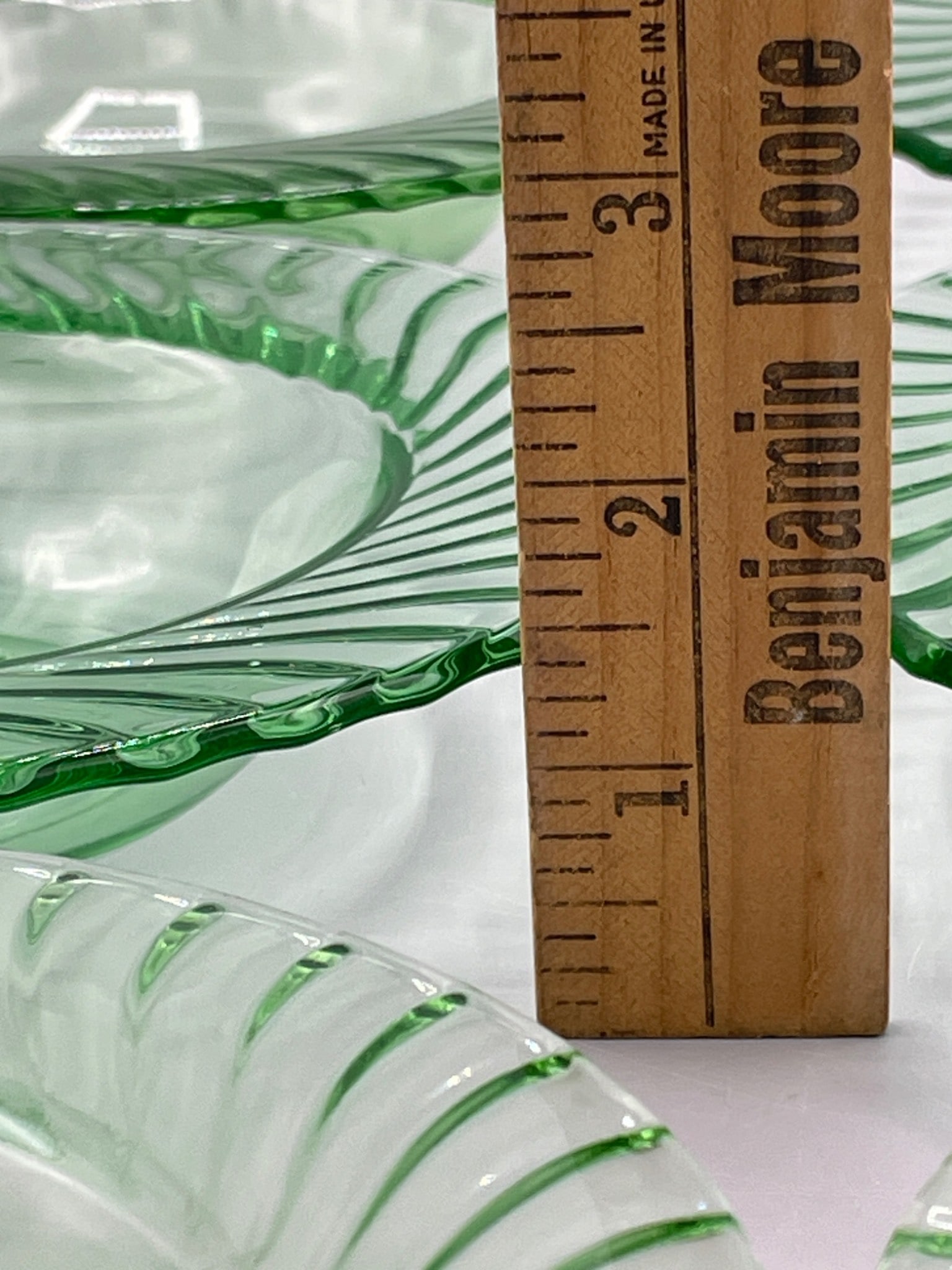 12 Pyrex Green Depression Glass Plates with Swirl Pattern - 3