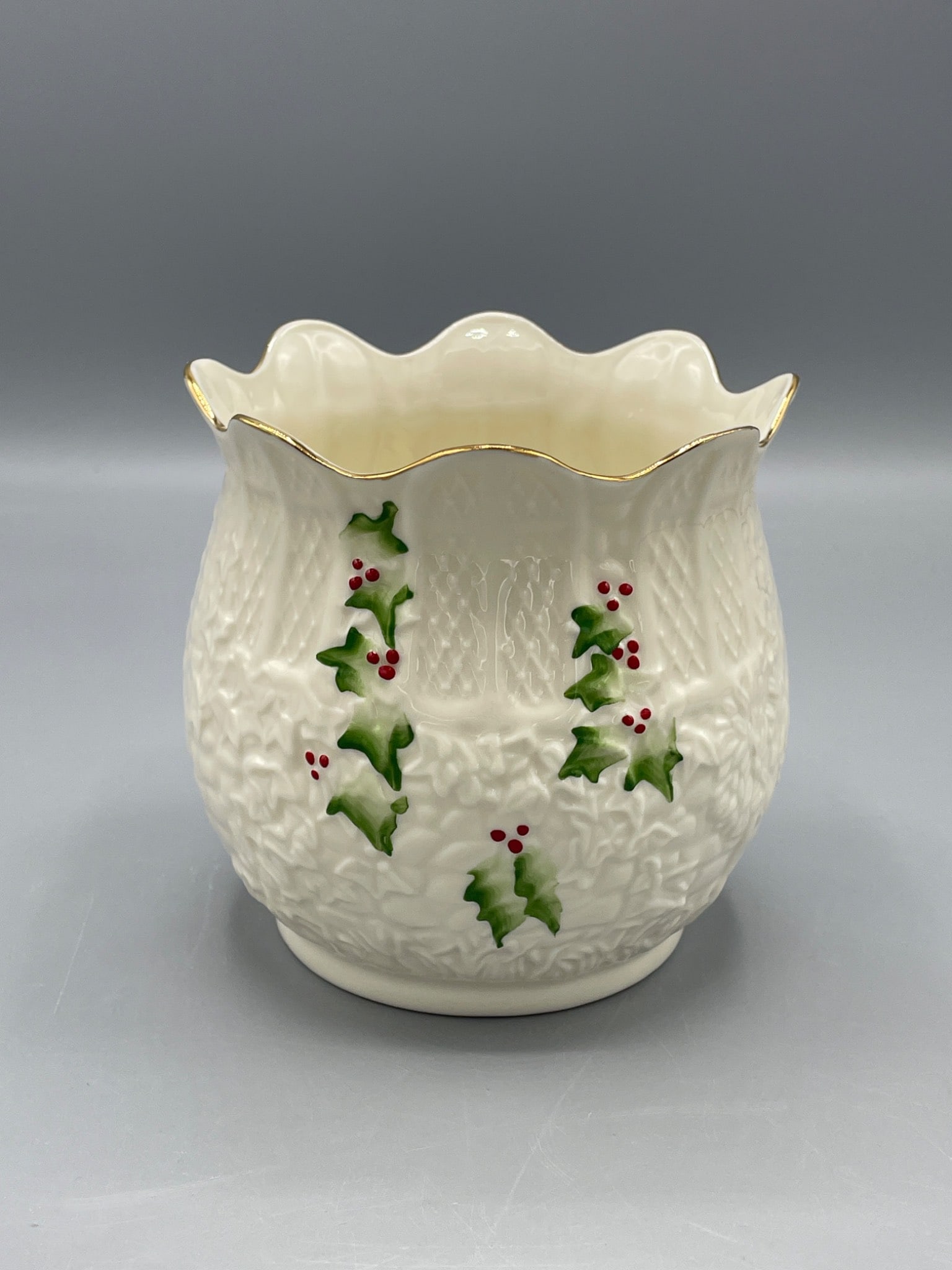 Belleek Ireland Holly Vase with Gold Trim, Basketweave Motif, 5.5-Inches Tall (1 of 6)