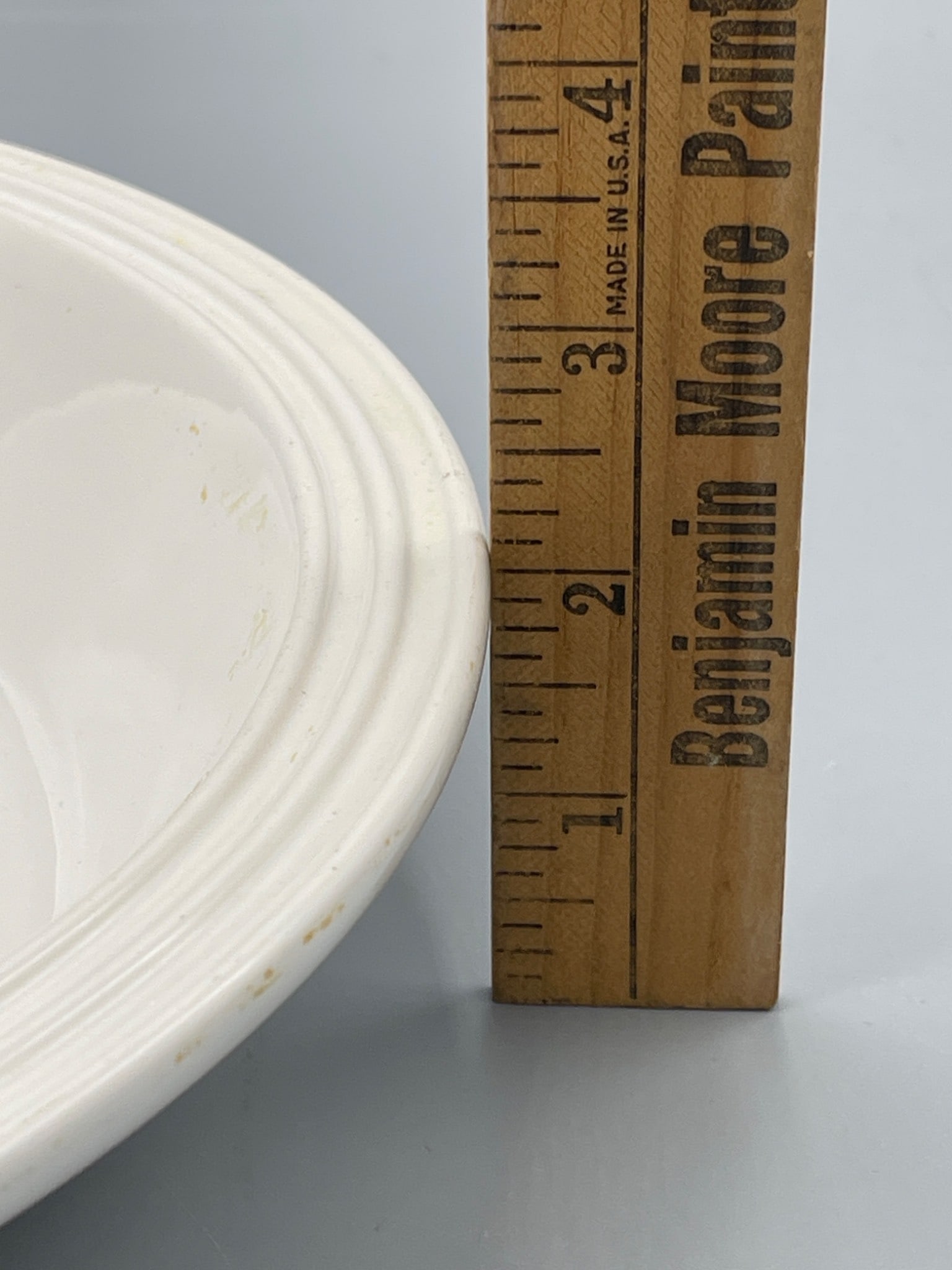 Le Creuset Number 205 White Stoneware Serving Dish - 4