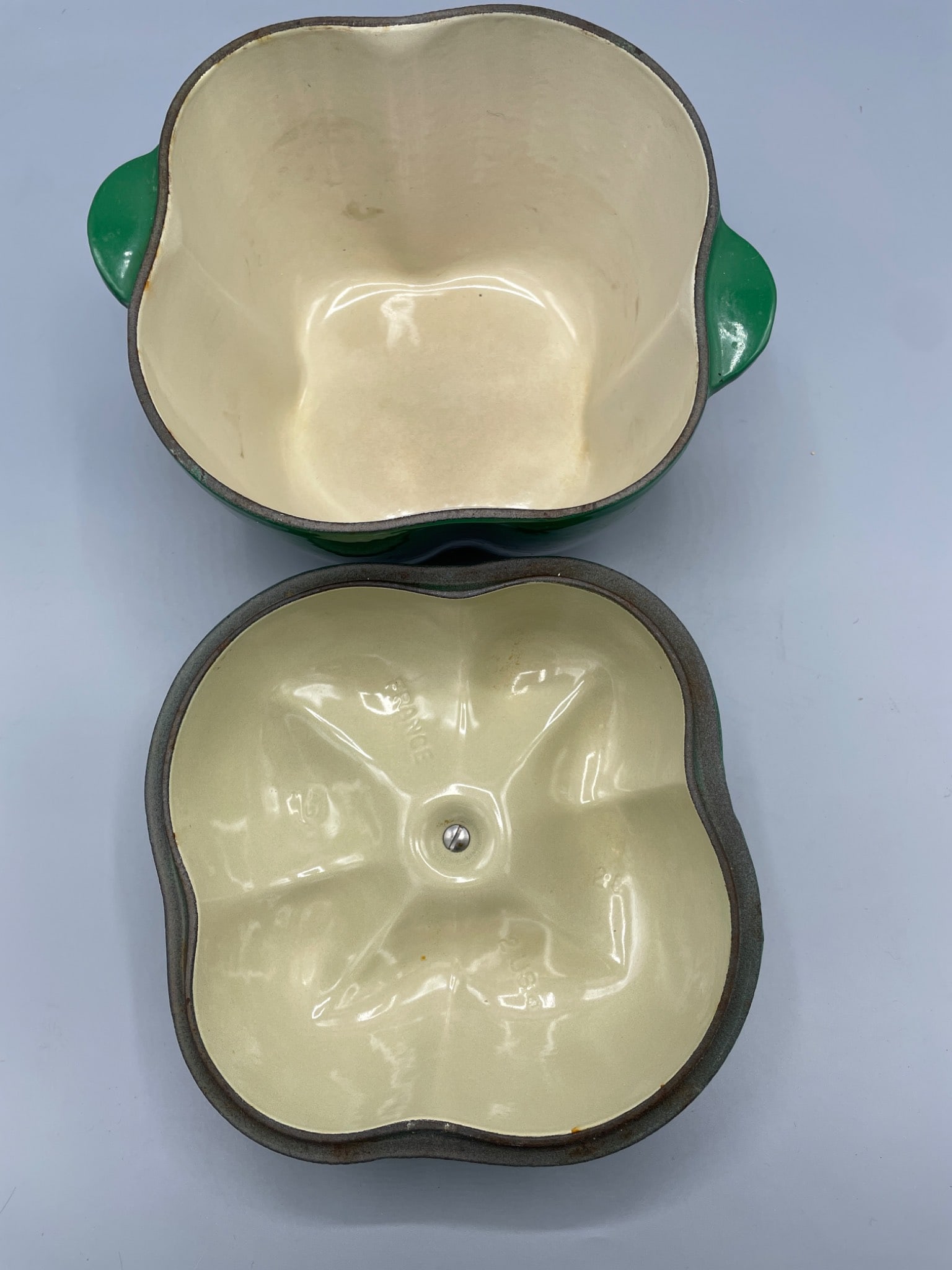Le Creuset Cast-Iron Green Bell Pepper Dutch Oven, Made in France - 3