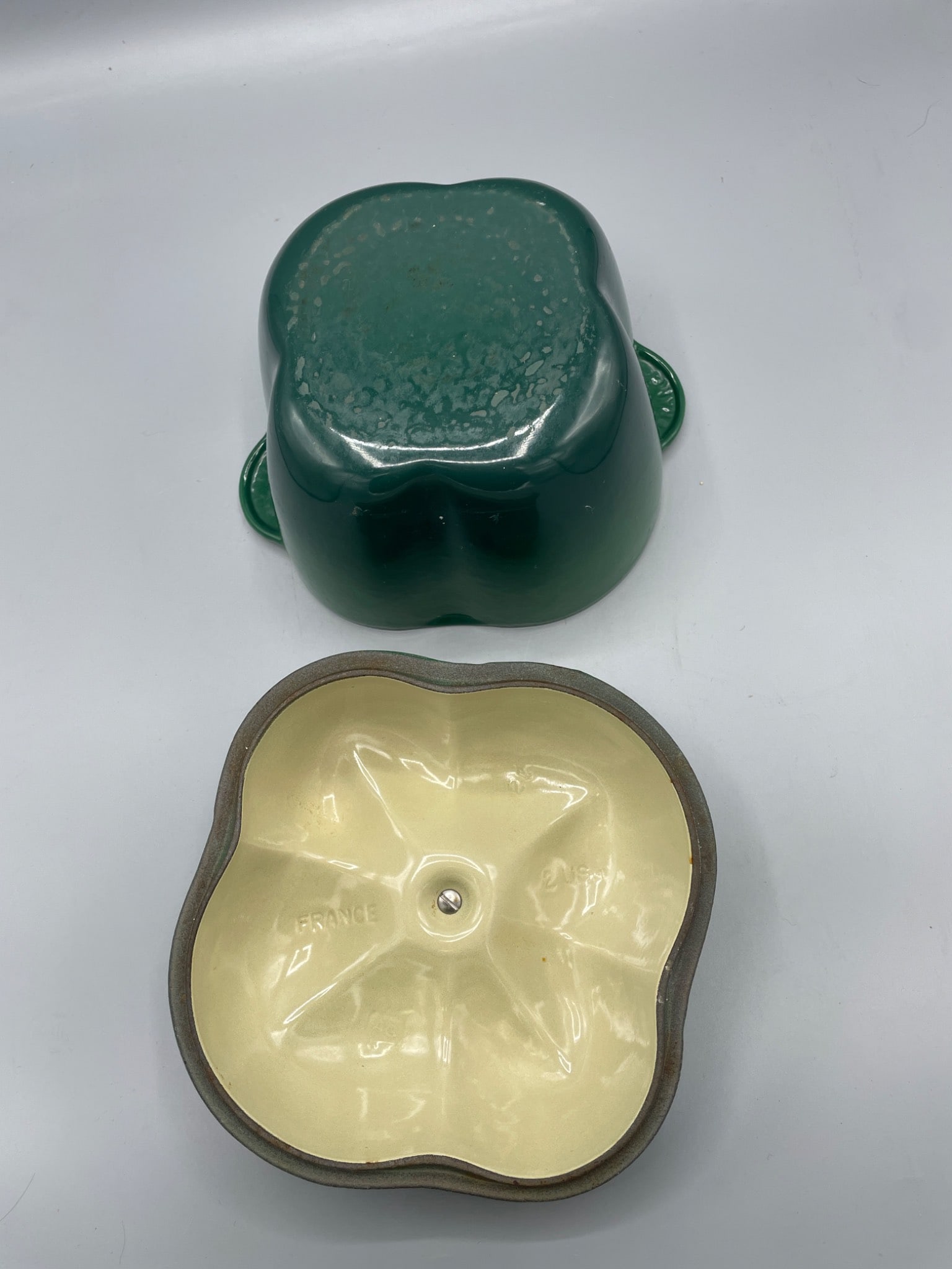 Le Creuset Cast-Iron Green Bell Pepper Dutch Oven, Made in France - 5
