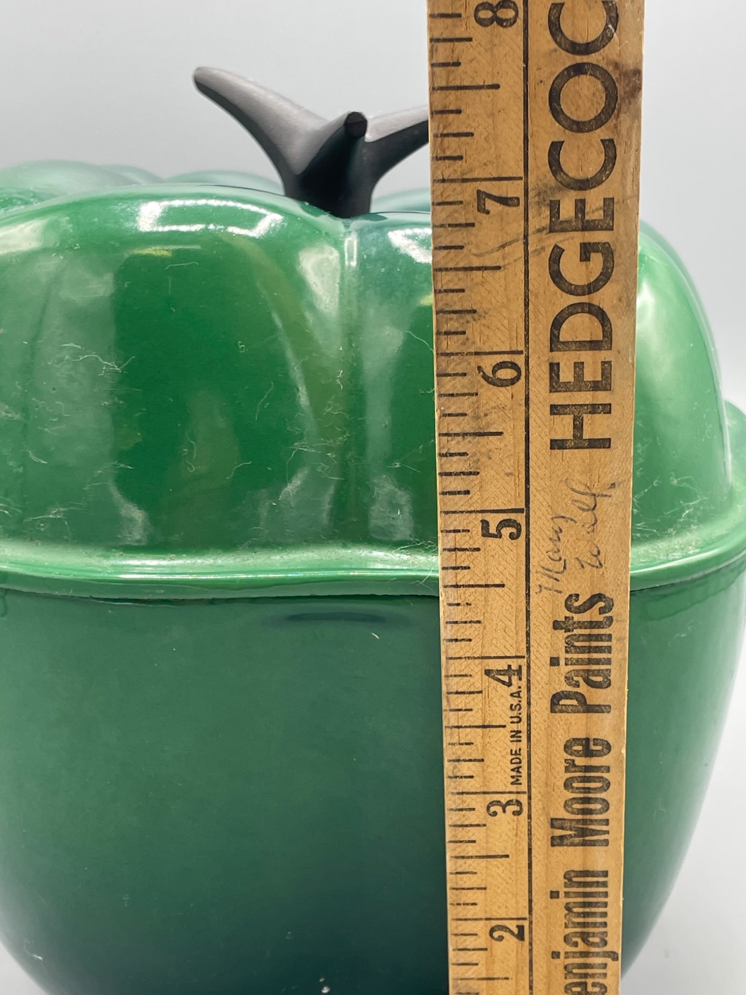 Le Creuset Cast-Iron Green Bell Pepper Dutch Oven, Made in France - 6