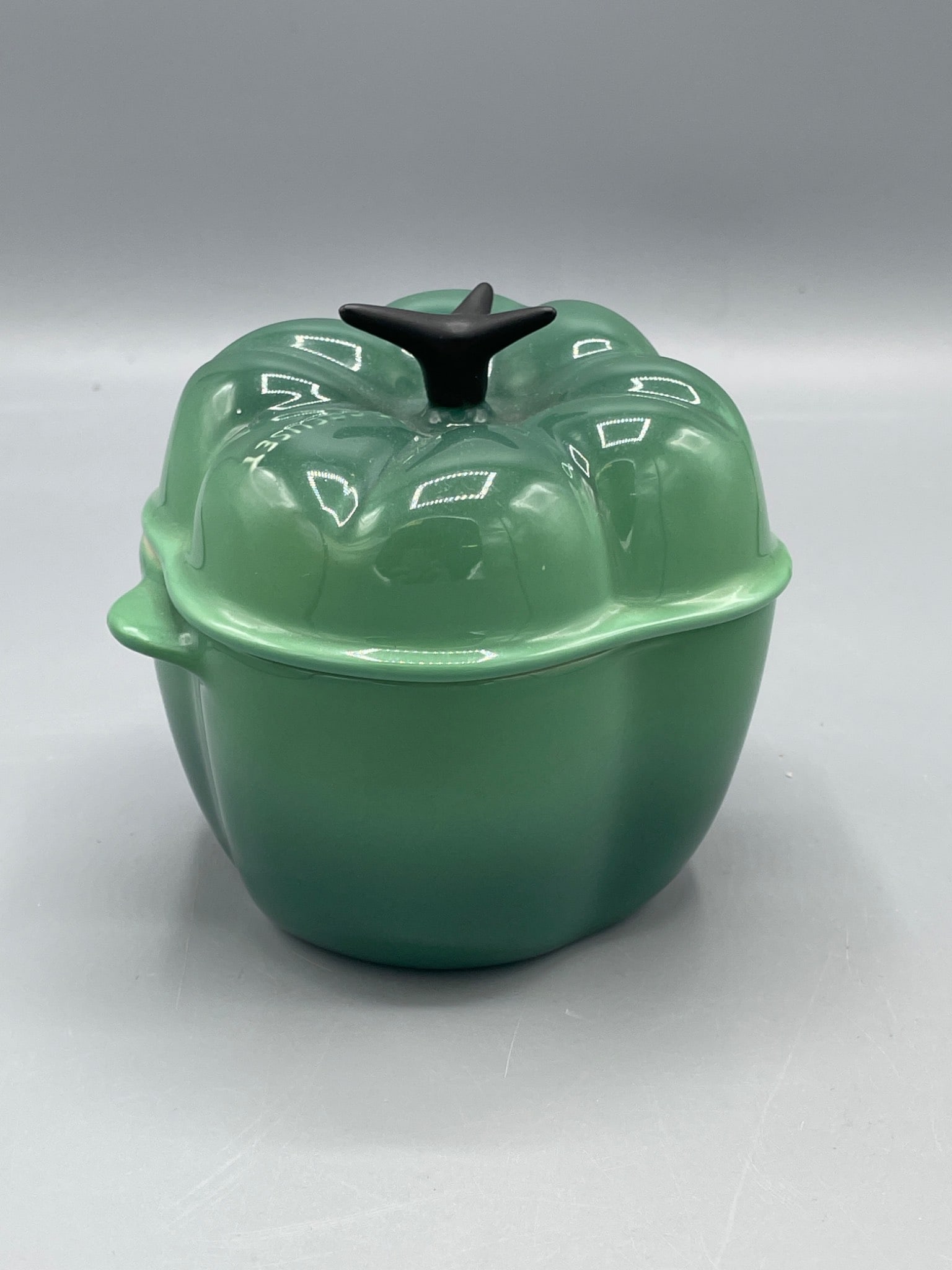 Le Creuset Pepper-shaped Stoneware Casserole Dish with Lid â€“ Model 0105 - 2