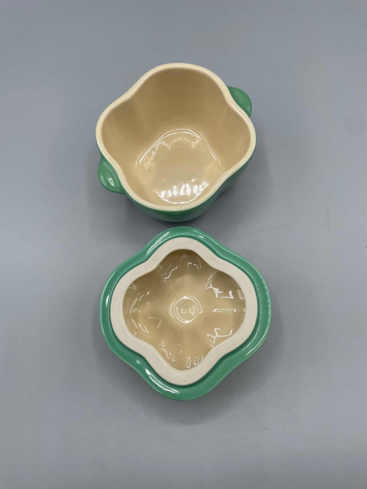 Le Creuset Pepper-shaped Stoneware Casserole Dish with Lid â€“ Model 0105 - 3
