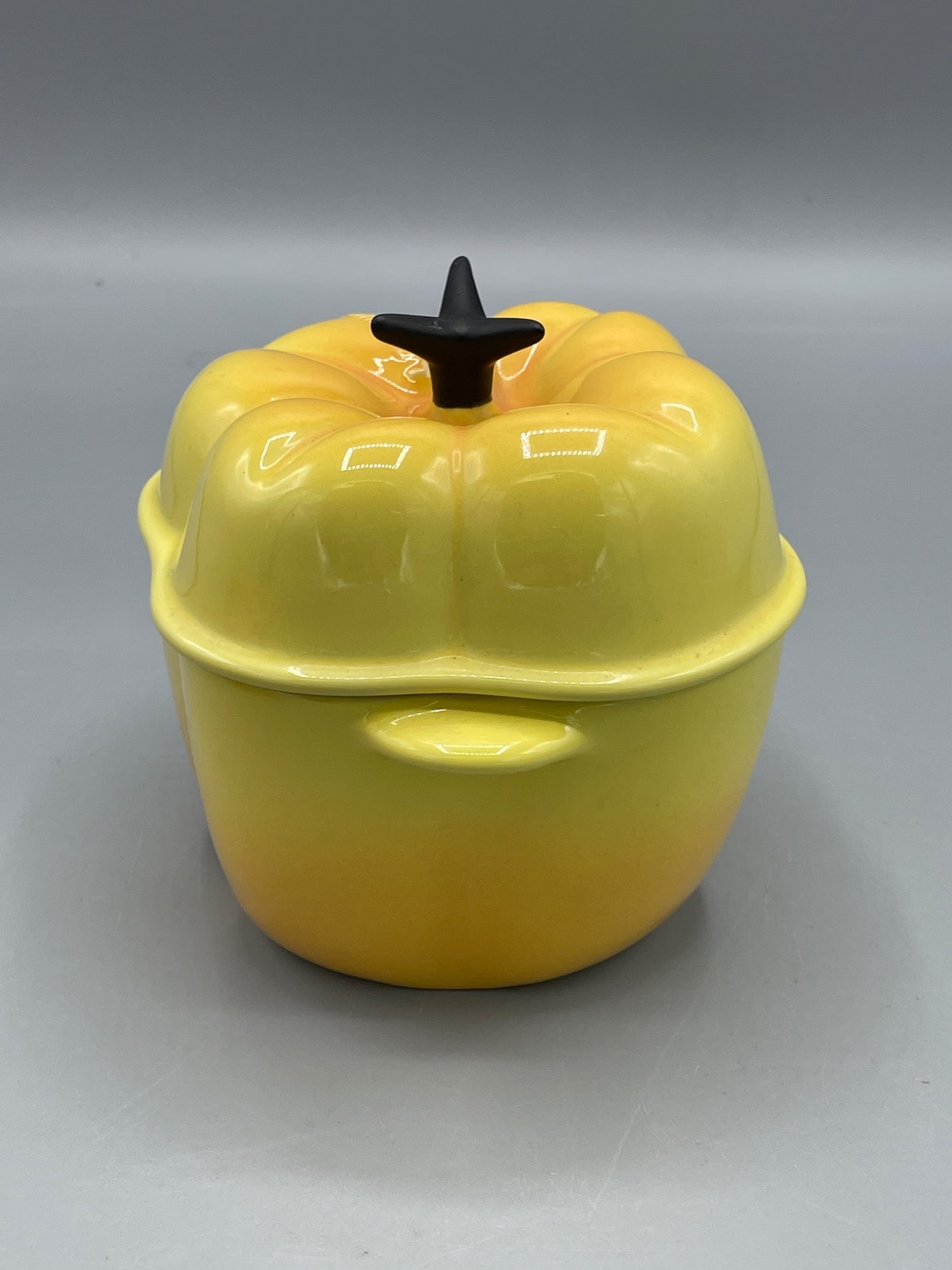 Le Creuset 0205 Ceramic Yellow Bell Pepper Casserole Dish With Lid - 2