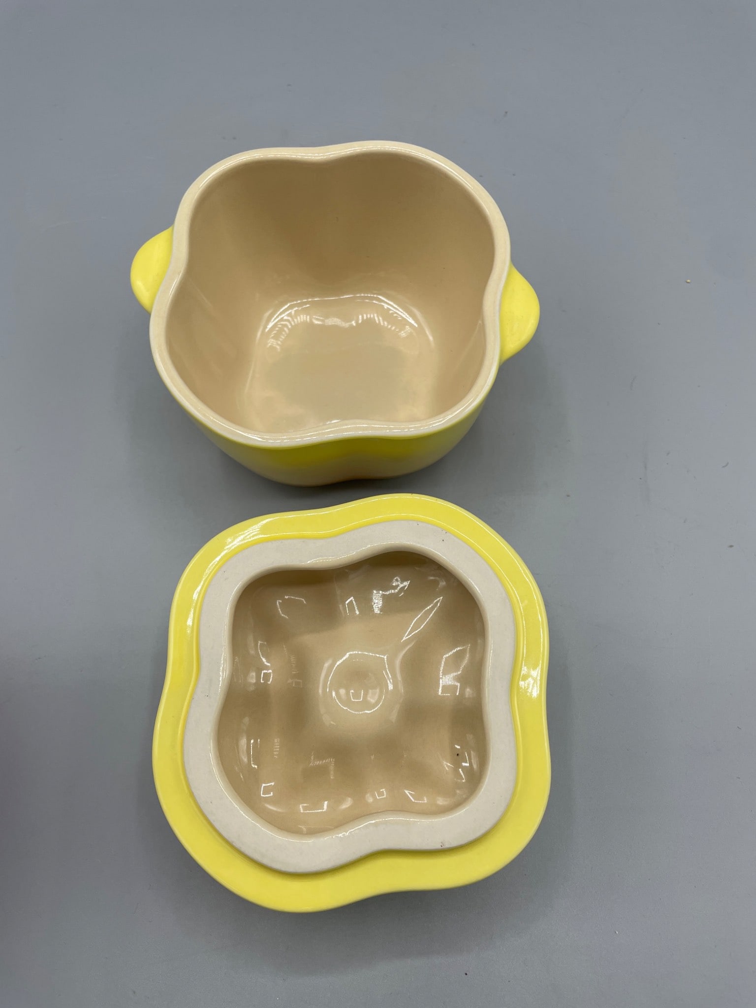 Le Creuset 0205 Ceramic Yellow Bell Pepper Casserole Dish With Lid - 3
