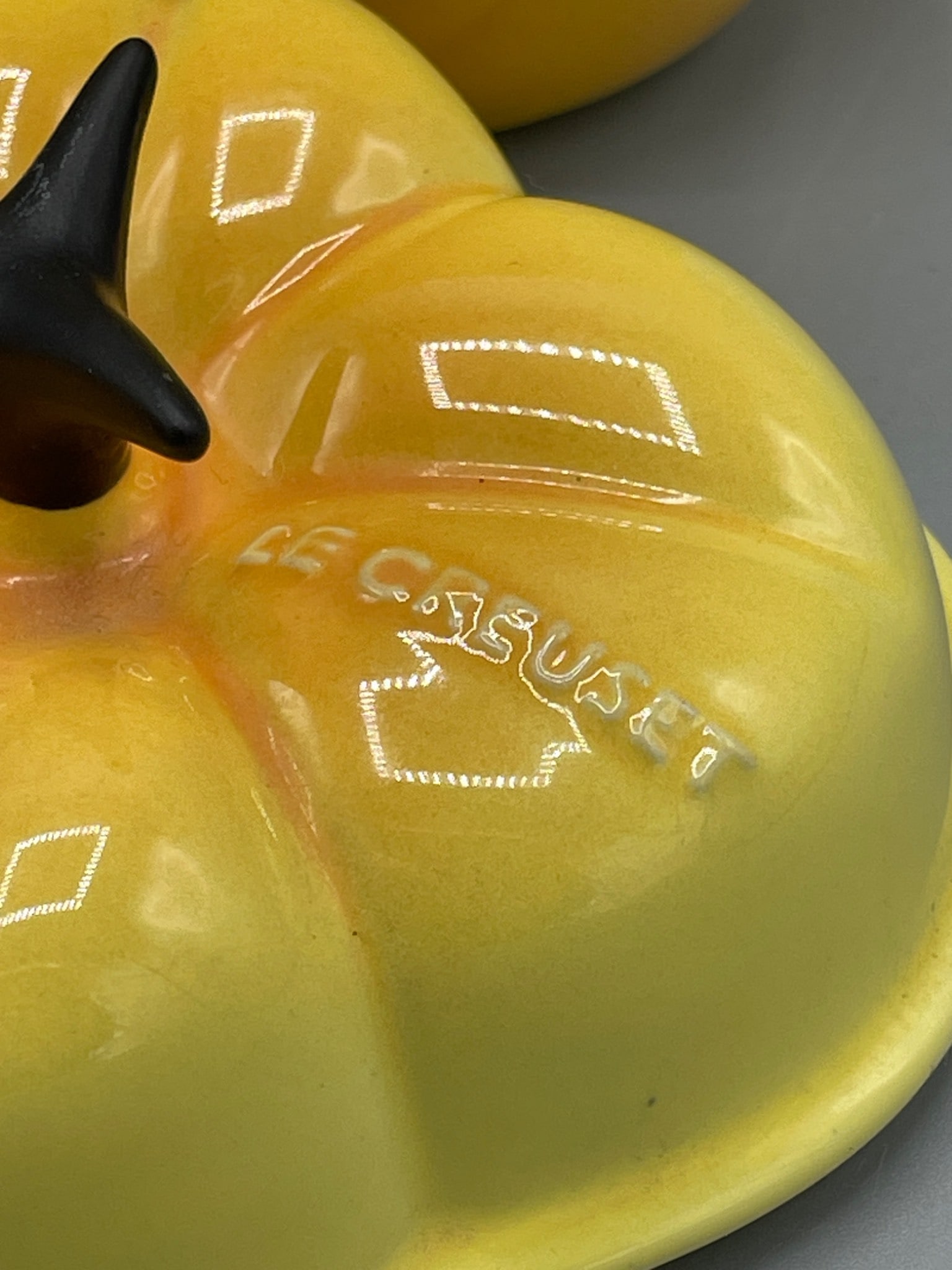 Le Creuset 0205 Ceramic Yellow Bell Pepper Casserole Dish With Lid - 4