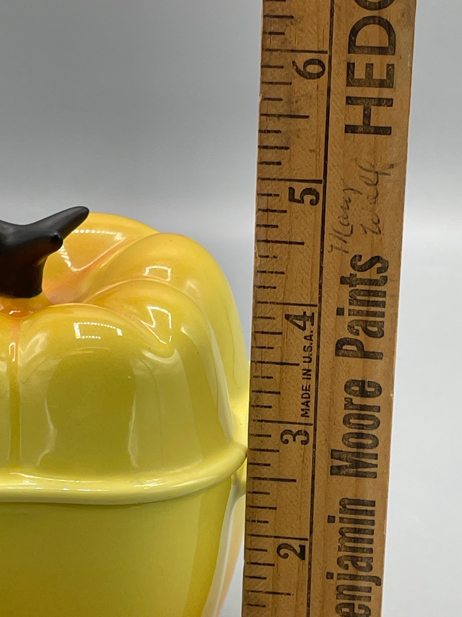 Le Creuset 0205 Ceramic Yellow Bell Pepper Casserole Dish With Lid - 6