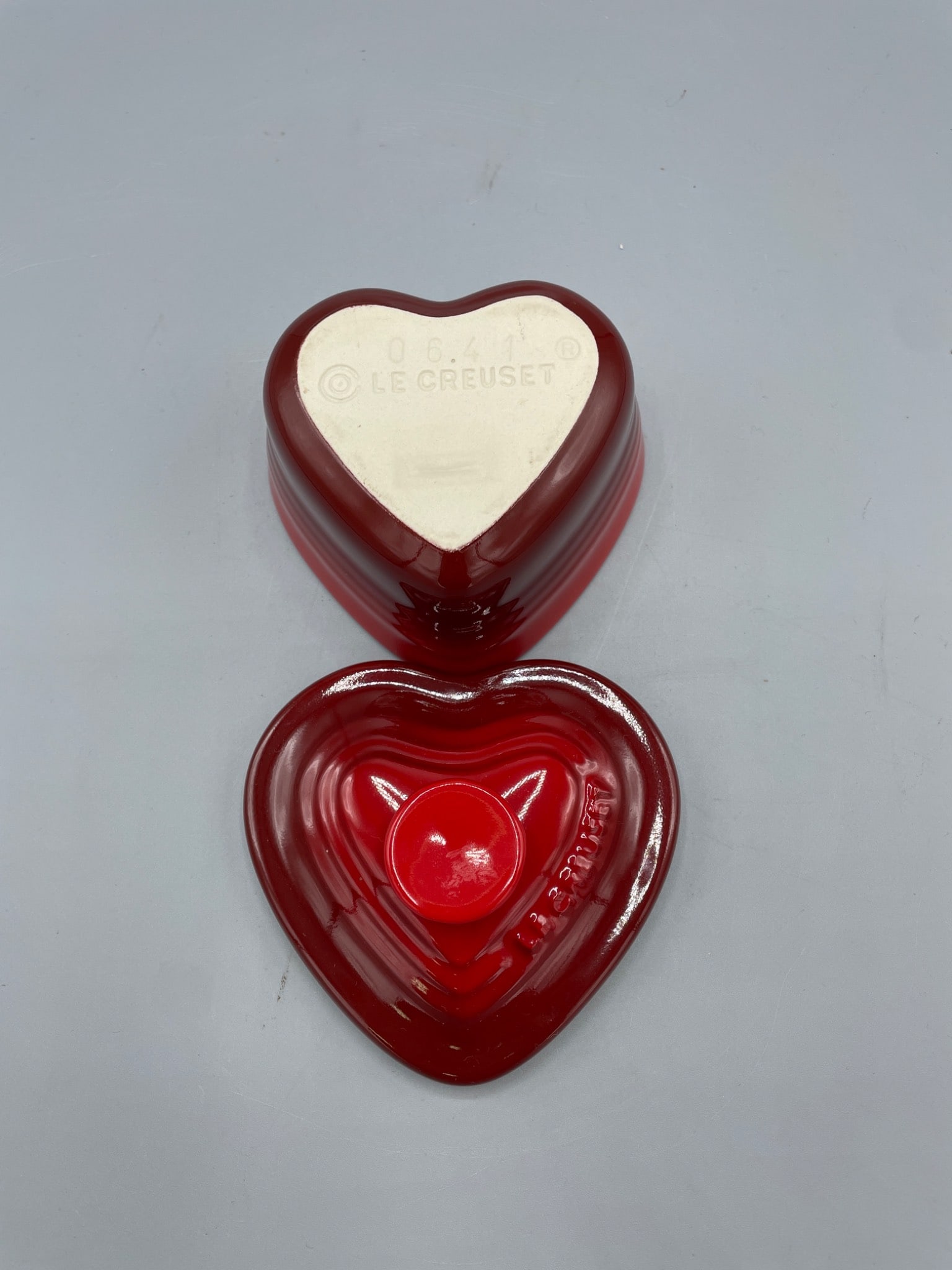 Le Creuset Heart-Shaped Stoneware Dish with Lid, Marked 0641 - 3
