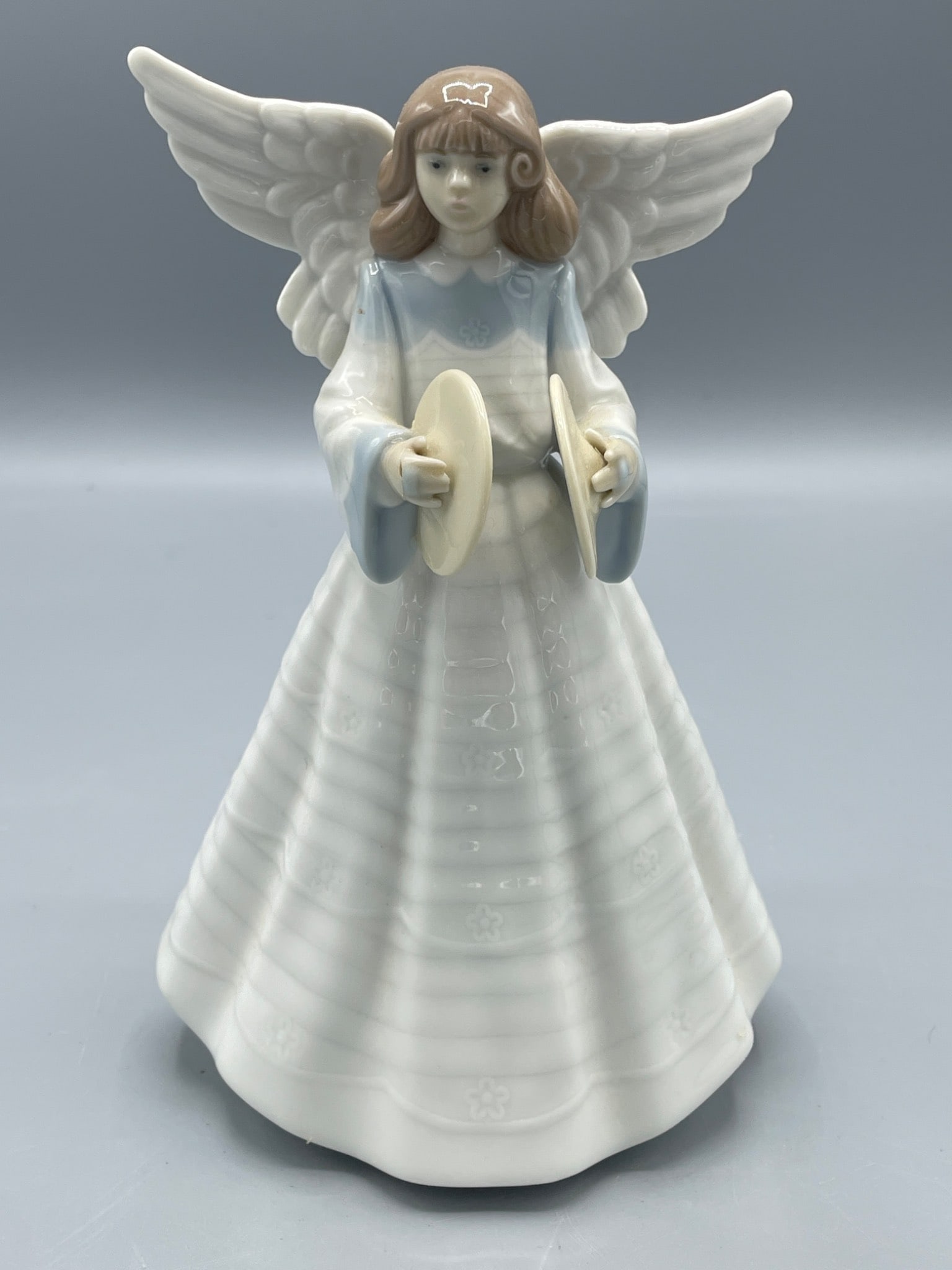 LladrÃ³ Porcelain Angel Figurine With Cymbals, Model 01484, 1991: LladrÃ³ porcelain angel figurine featuring a young angel holding cymbals. Model number 01484 produced in 1991, marked on the base as "LladrÃ³, Made in Spain". Features a glossy