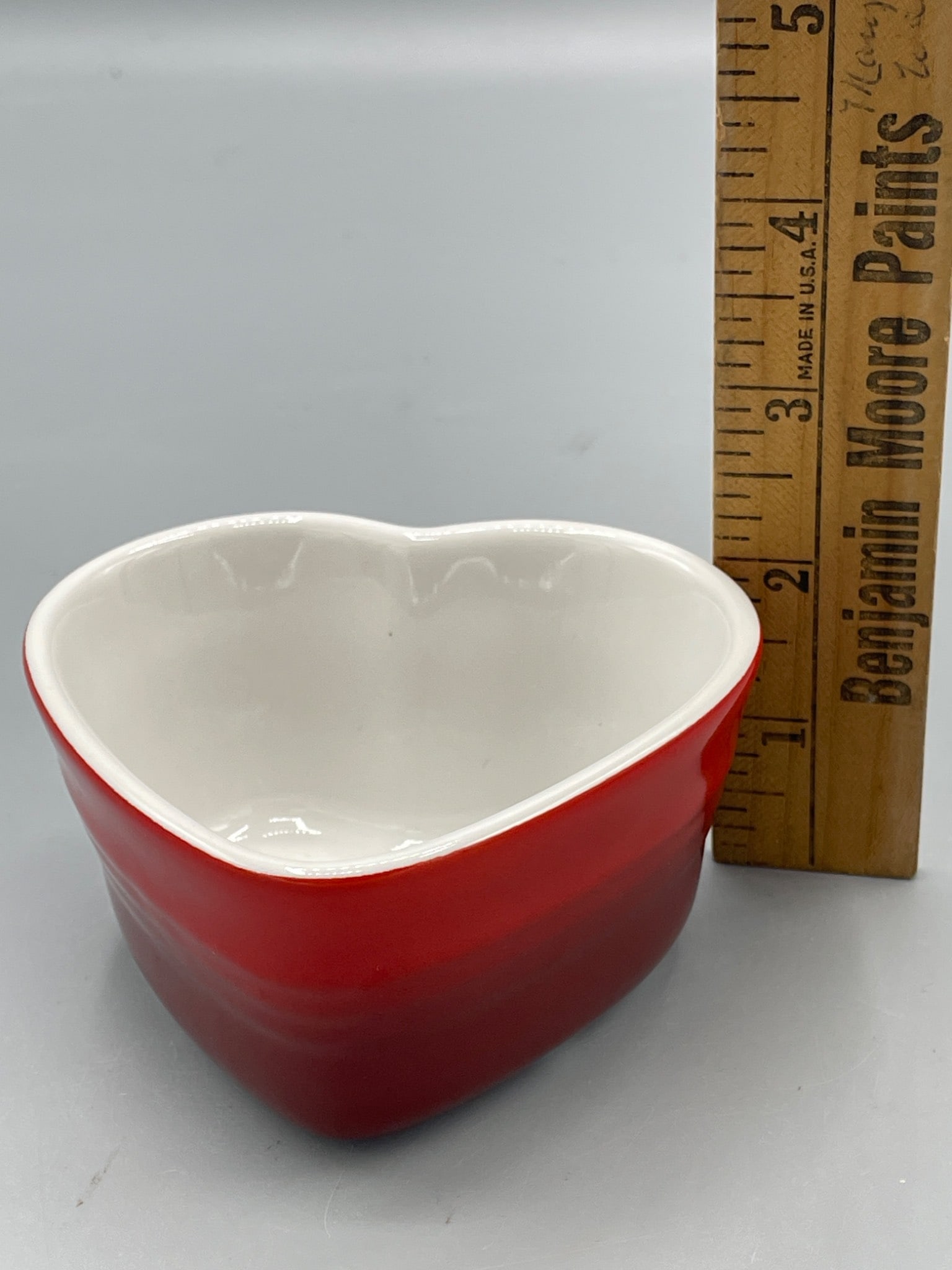 Le Creuset Small Covered Heart Ramekin, Red and White - 4