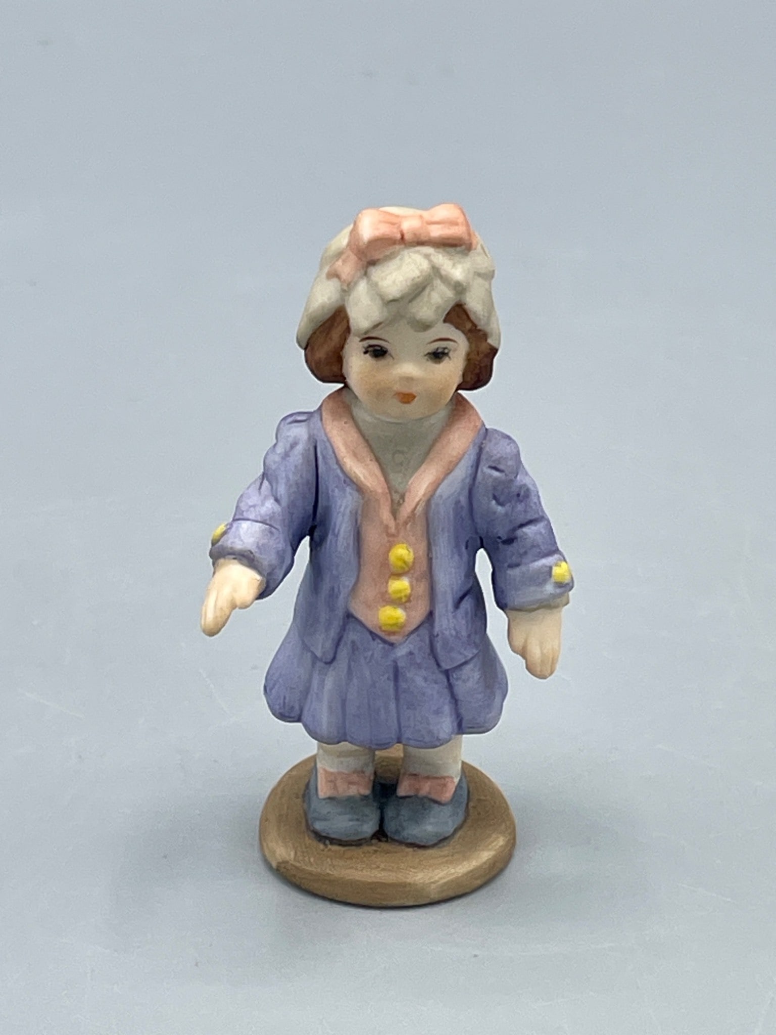Charlotte H3806 Figurine by Giordano, 1986, Made in Korea: This listing features a ceramic figurine labeled as 'Charlotte' with the model number H3806. The base of the figurine reads 'Charlotte', marked with '1986 GIORDANO' and 'Made in Korea'. The figurine s