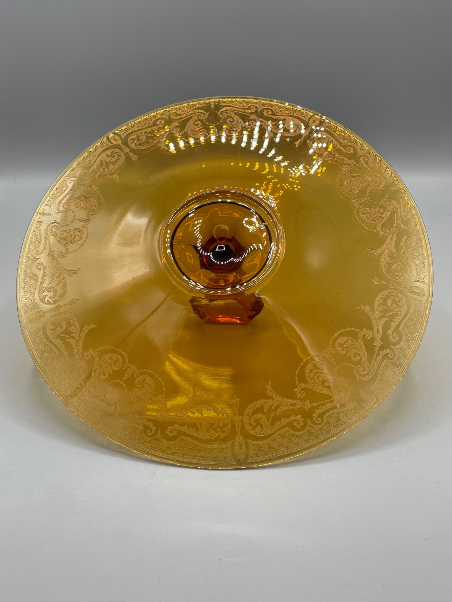 Amber Glass Serving Plate With Handle and Etched Floral Pattern Design - 3