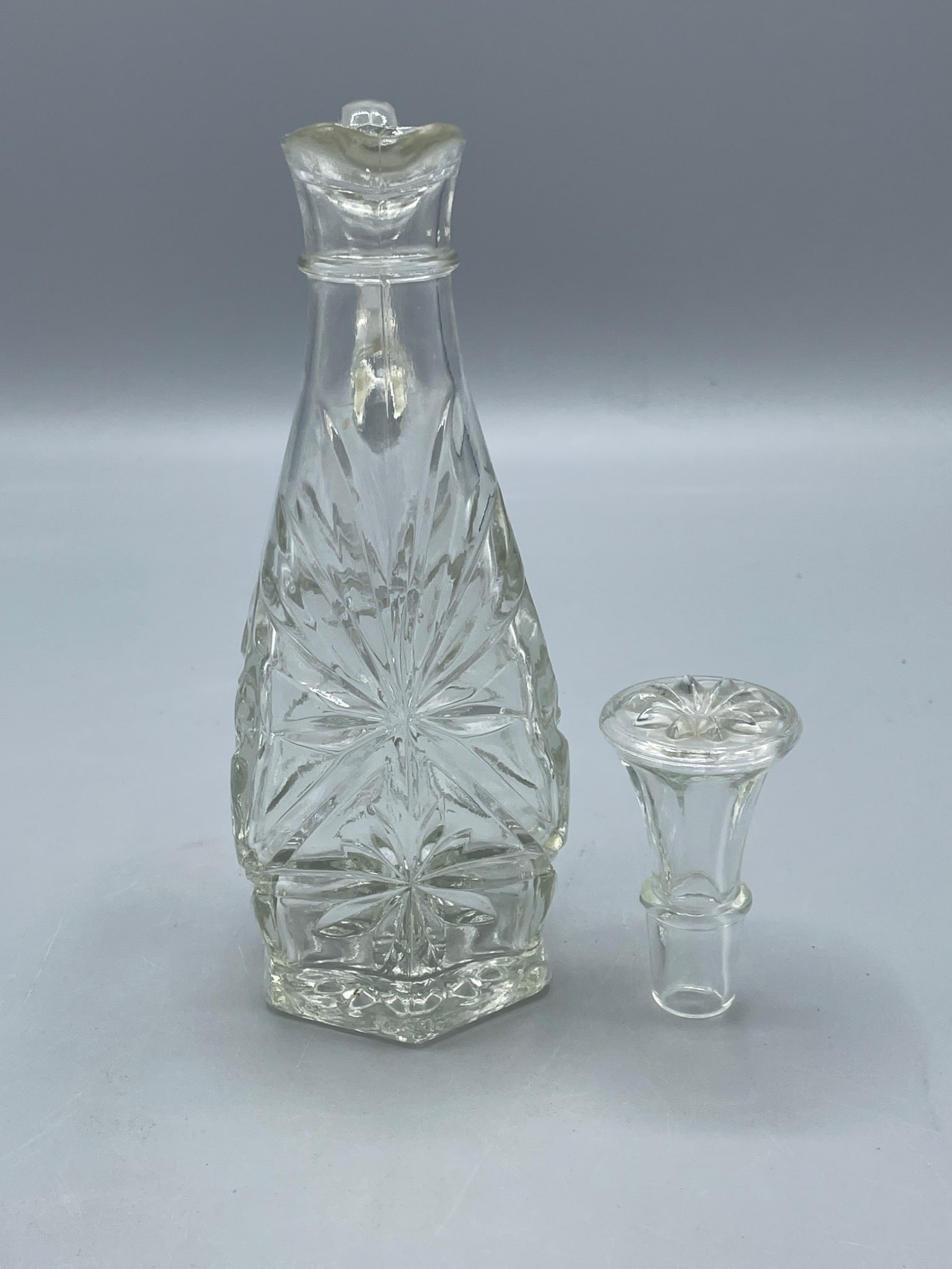 Glass Decanter with Stopper, Starburst Design, Hexagonal Base - 3