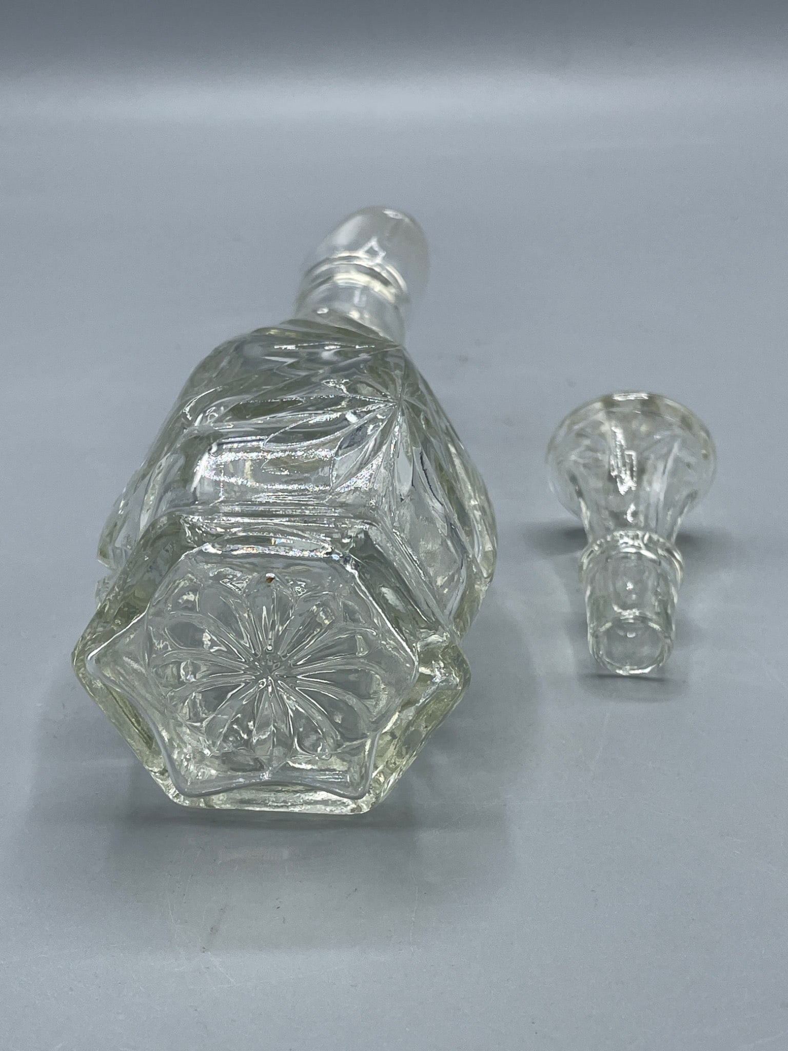 Glass Decanter with Stopper, Starburst Design, Hexagonal Base - 5