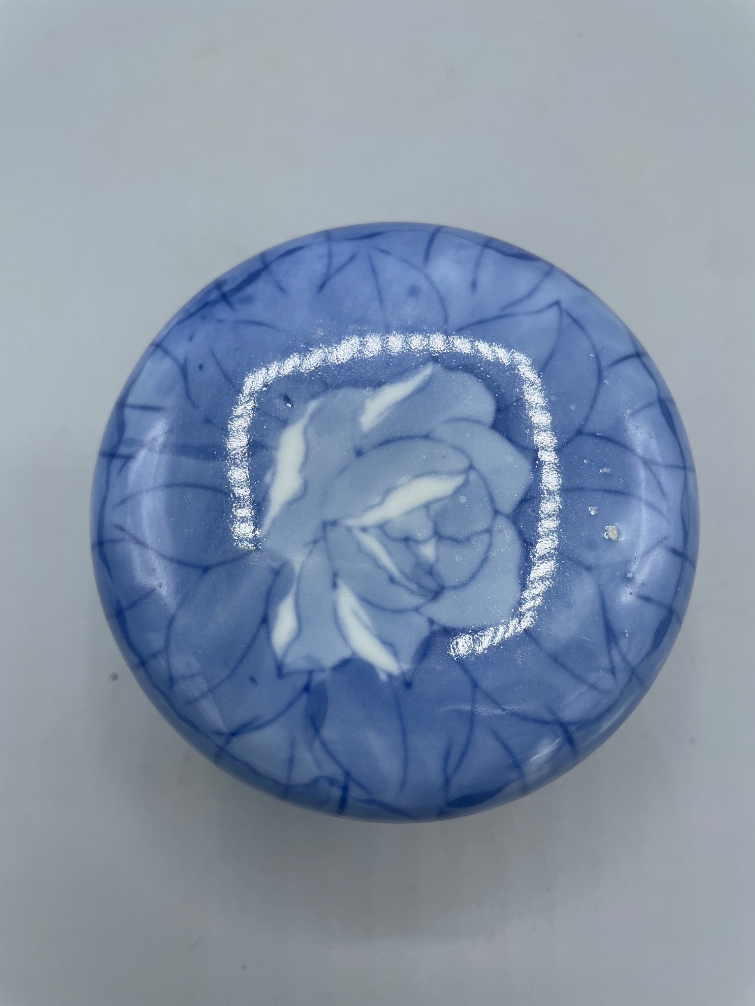 Blue And White Ceramic Lidded Jar with Floral Motif - 2