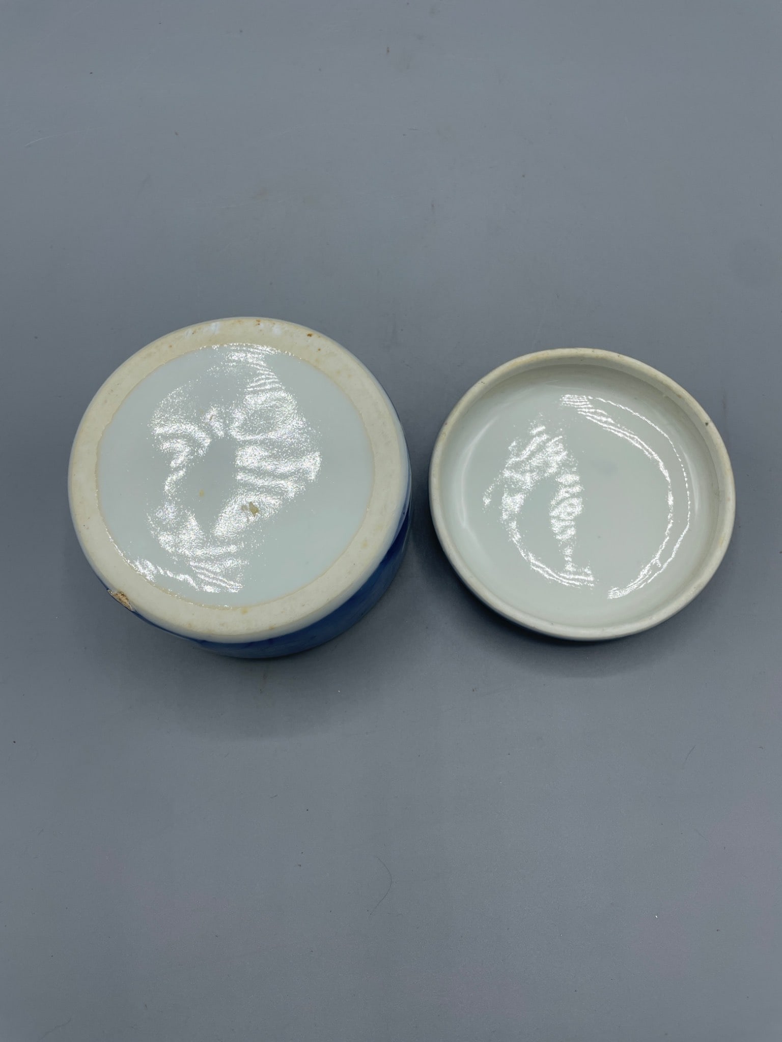 Blue And White Ceramic Lidded Jar with Floral Motif - 4