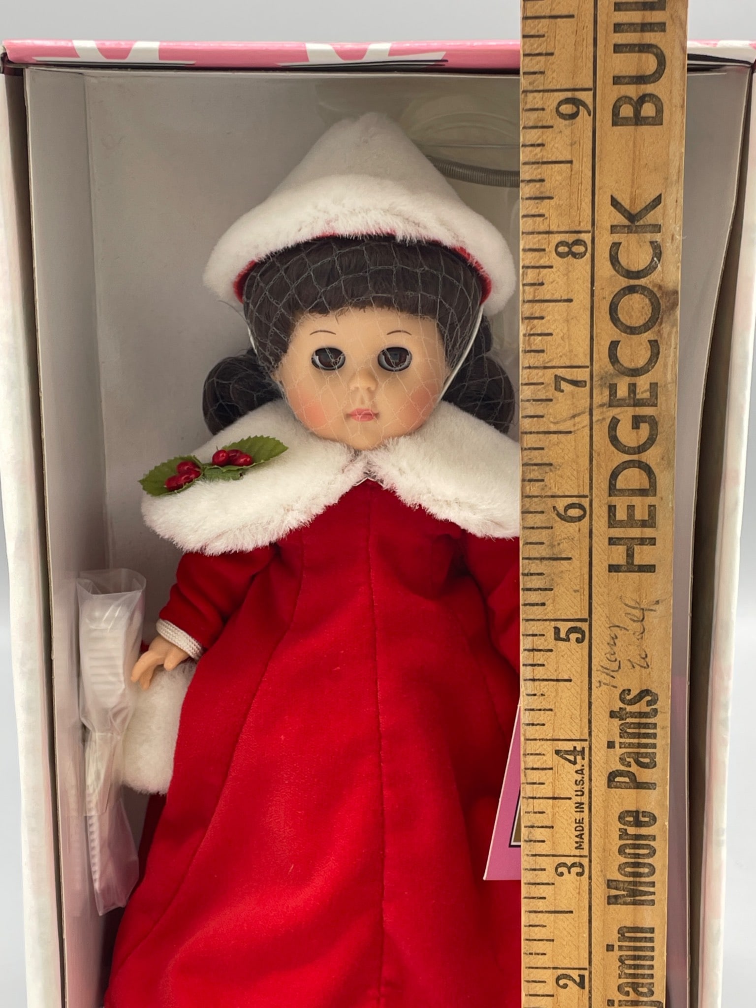 Ginny 2001 Holiday Edition Doll by The Vogue Doll Company, Model #7075 - 6