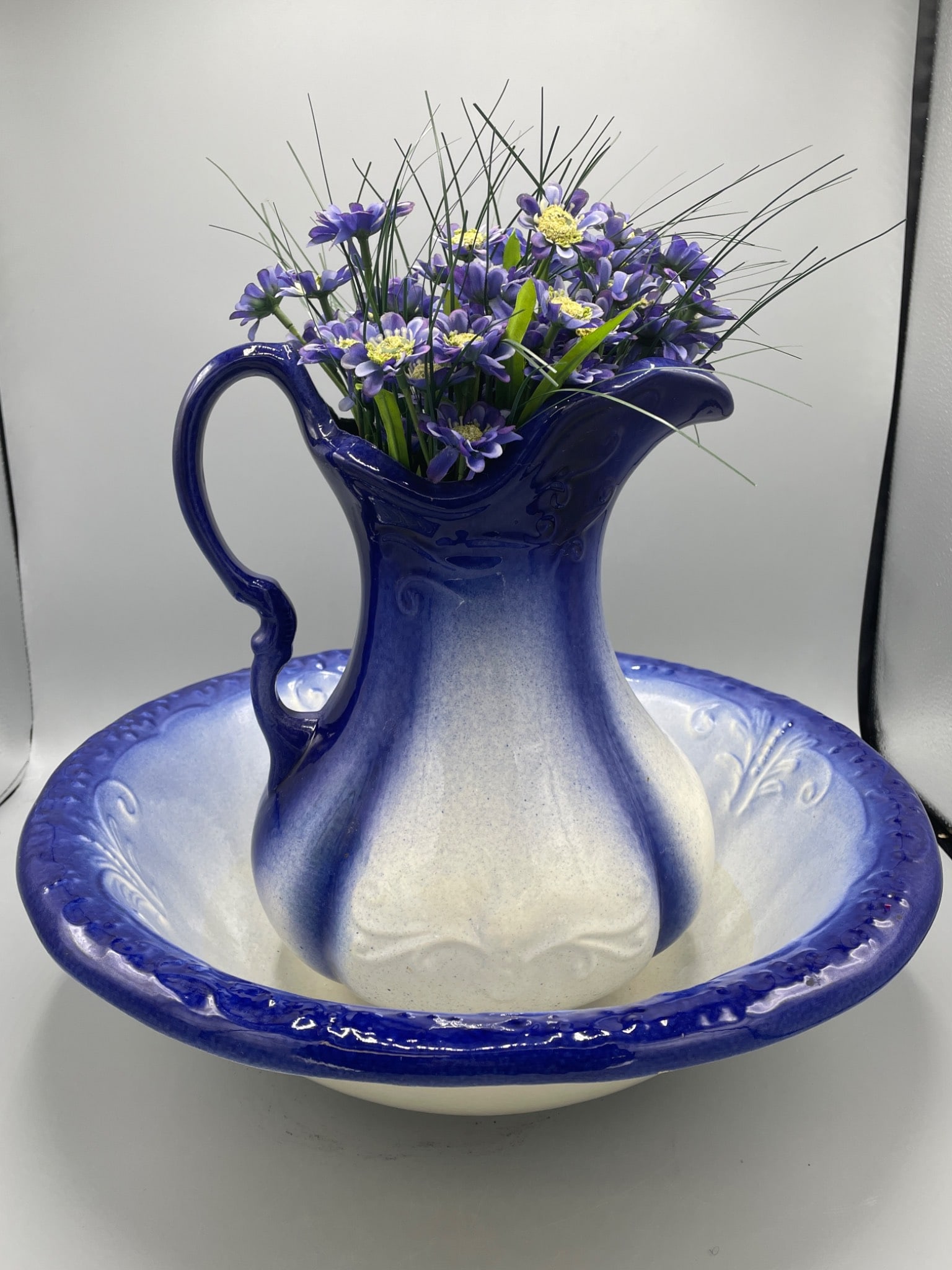 Blue and White Ceramic Pitcher With Basin Featuring Floral Design - 3