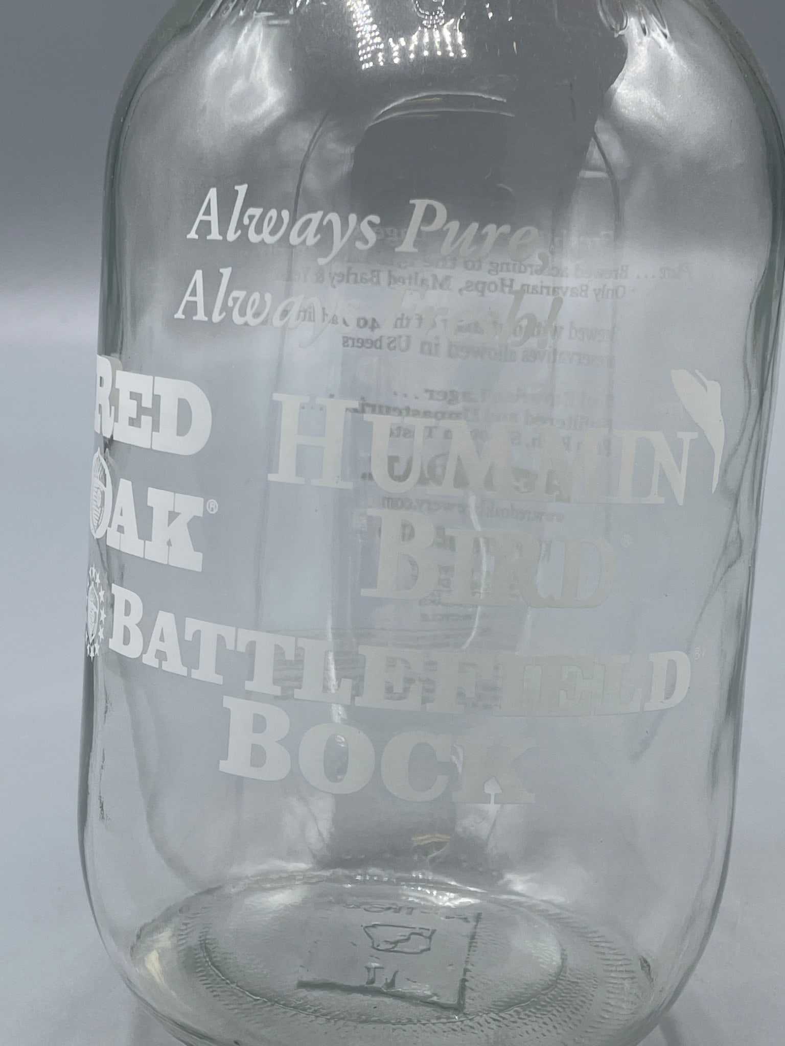 Red Oak Brewery Glass Half Gallon Growler With Handle and Screw Cap - 2