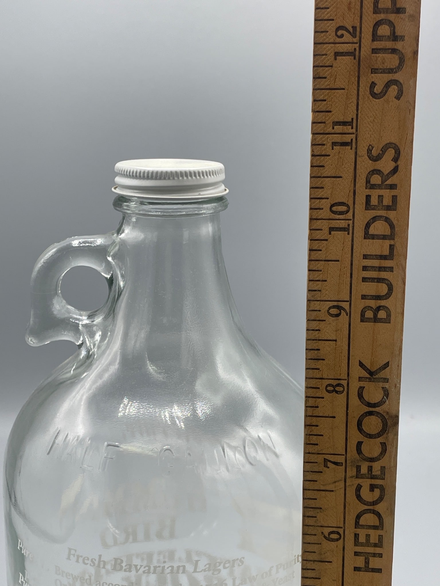 Red Oak Brewery Glass Half Gallon Growler With Handle and Screw Cap - 4