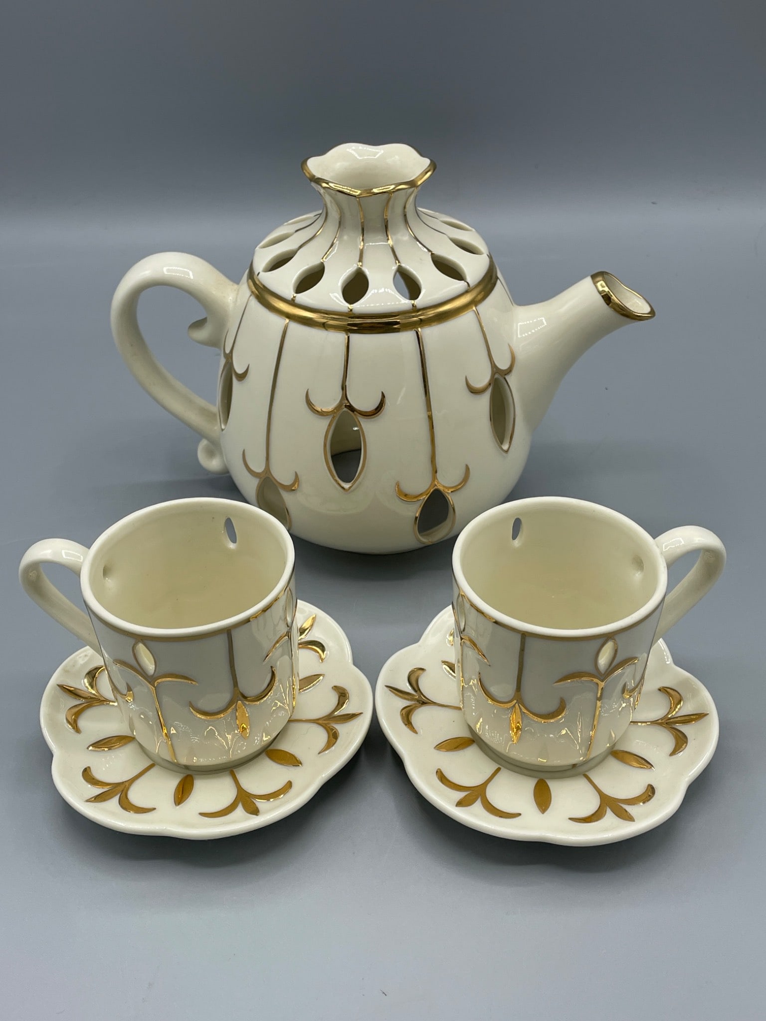 Partylite White Ceramic Teapot with Two Cups and Saucers (1 of 6)