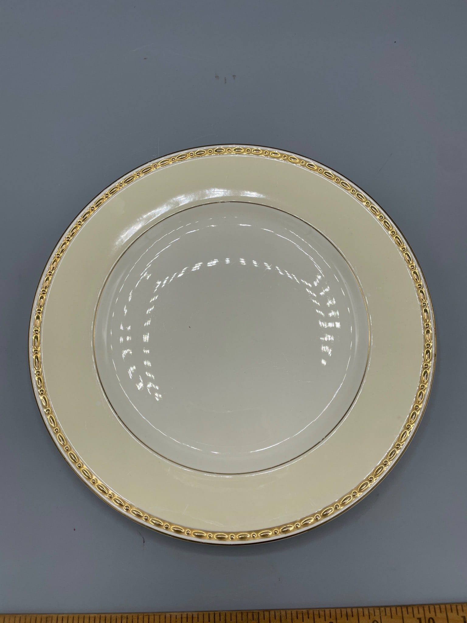 Homer Laughlin Eggshell Georgian Plate, H40N5, Made in USA: This lot includes a Homer Laughlin Eggshell Georgian dinner plate, model H40N5, made in the USA. Features cream and gold tones with an ornate border. Plate measures approximately 9 1/4 inches in diame