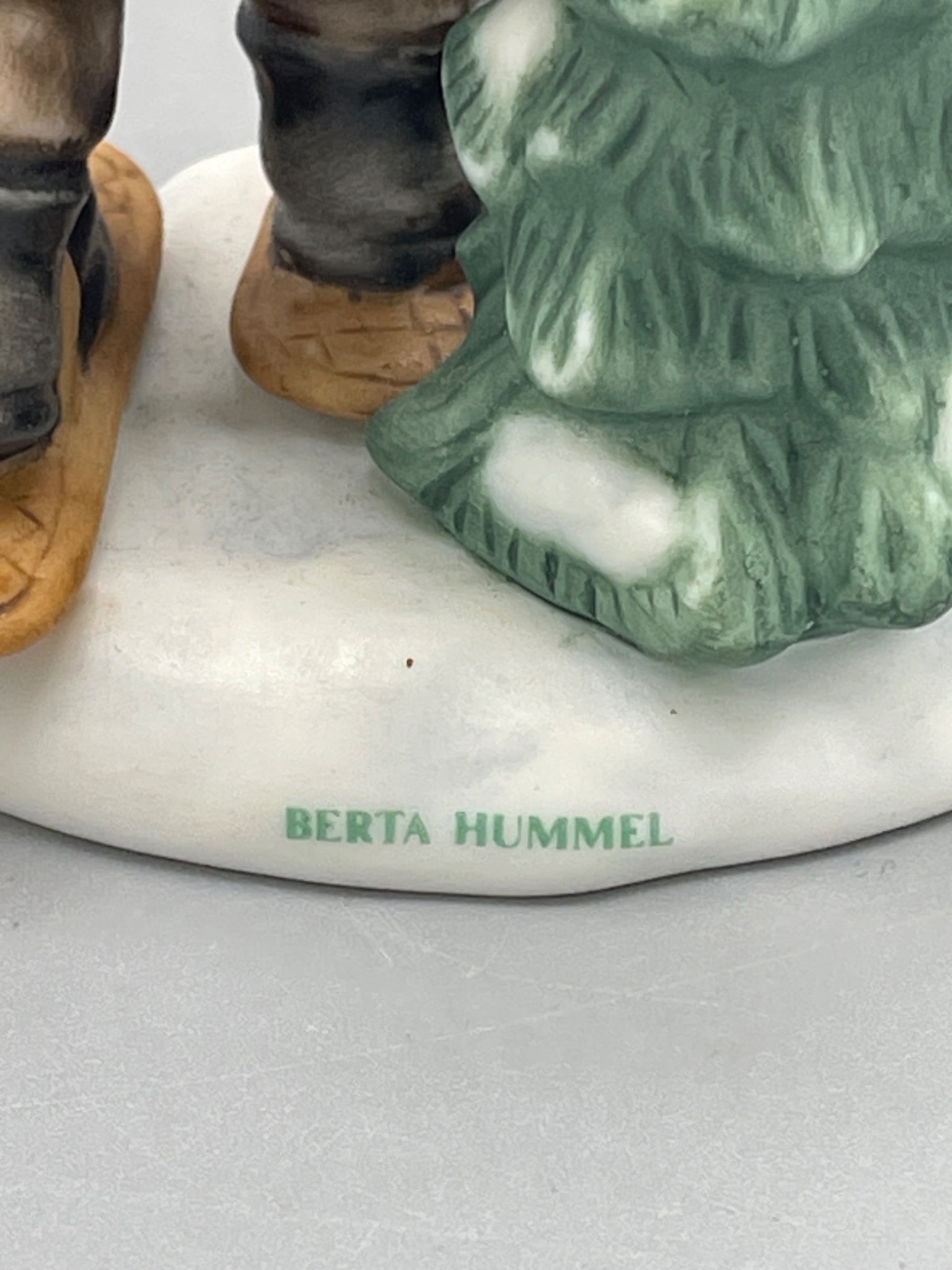 Berta Hummel Goebel Figurine 'Dashing Through the Snow' BH 99/P, 2001 - 3
