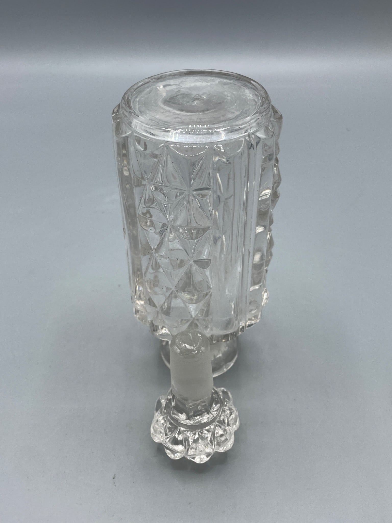Clear Glass Decanter With Stopper Featuring Geometric Pattern Design - 4