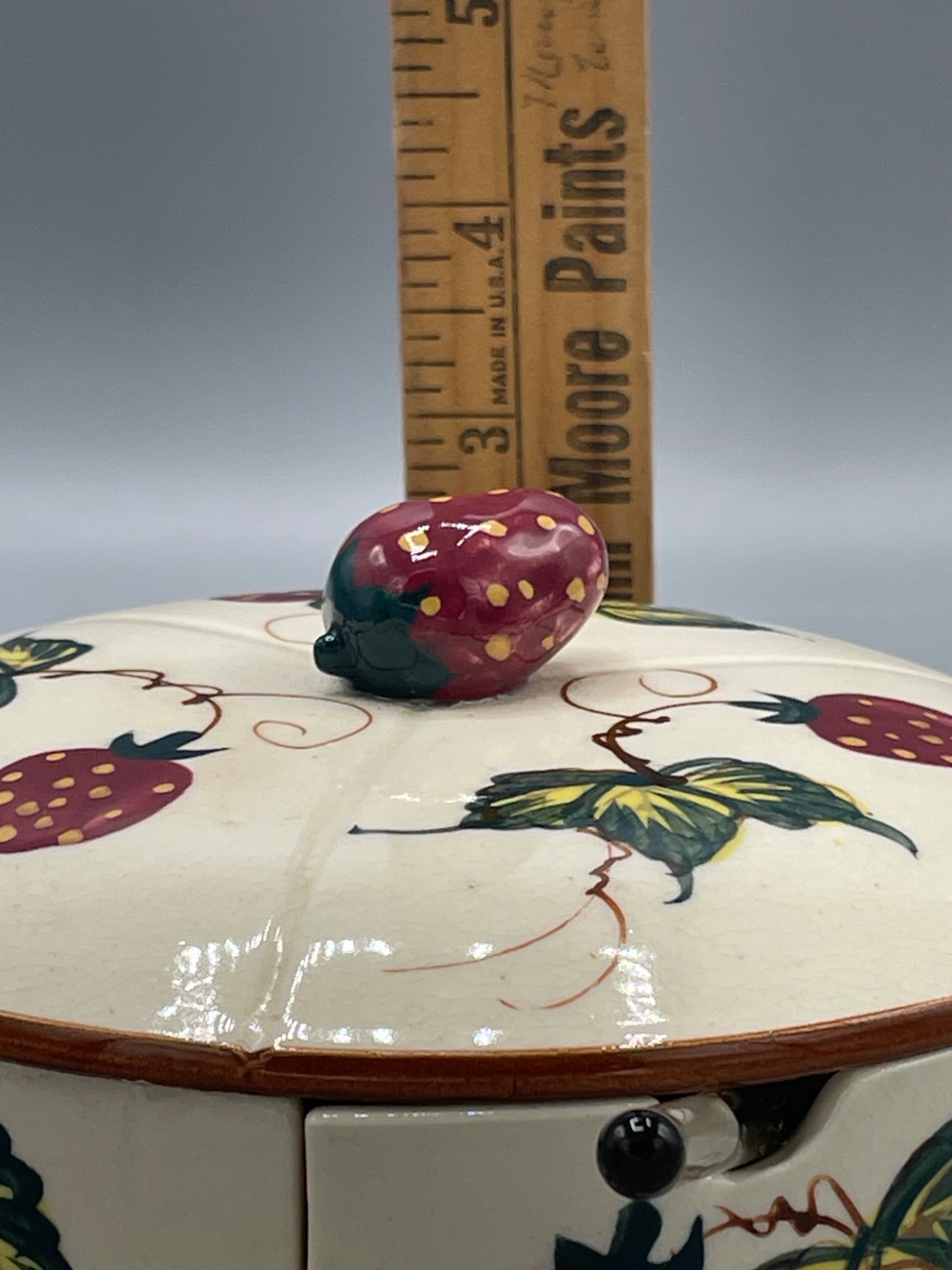 Strawberry-Themed Ceramic Serving Set With Lid, Base Plate, and Inserts - 6