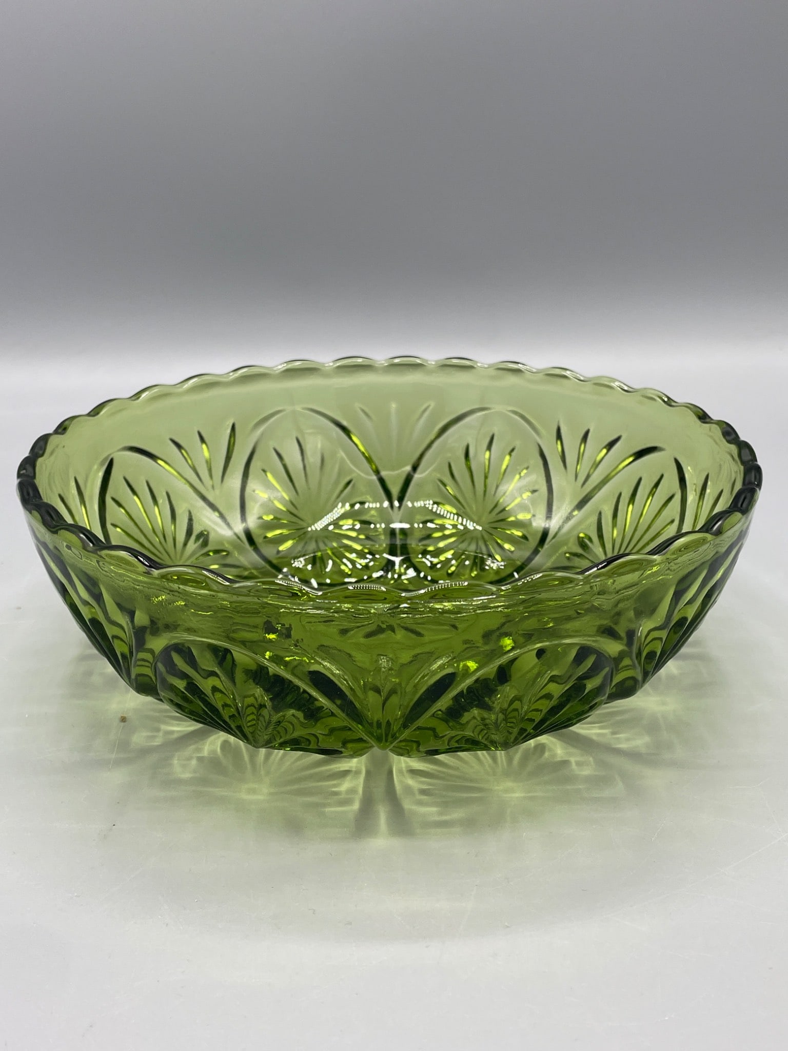 Green Pressed Glass Bowl With Starburst Pattern, 8 Inches Diameter (1 of 6)