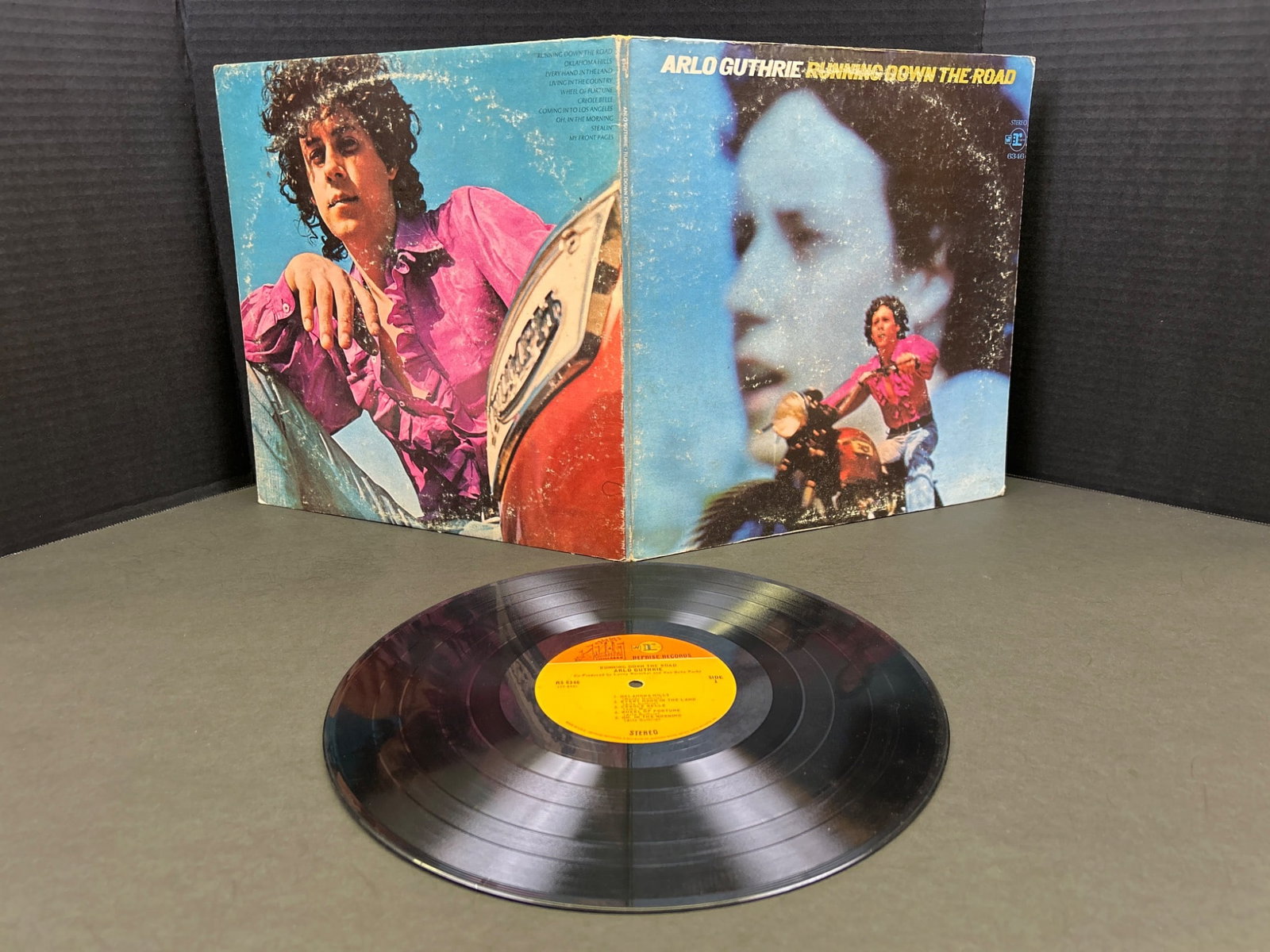 Arlo Guthrie 'Running Down the Road' Vinyl Record Album with Gatefold Cover (1 of 2)