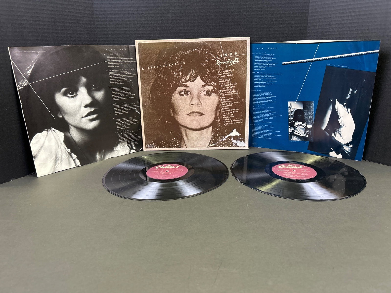 Linda Ronstadt A Retrospective 2 Vinyl Records with Covers and Inserts. - 2